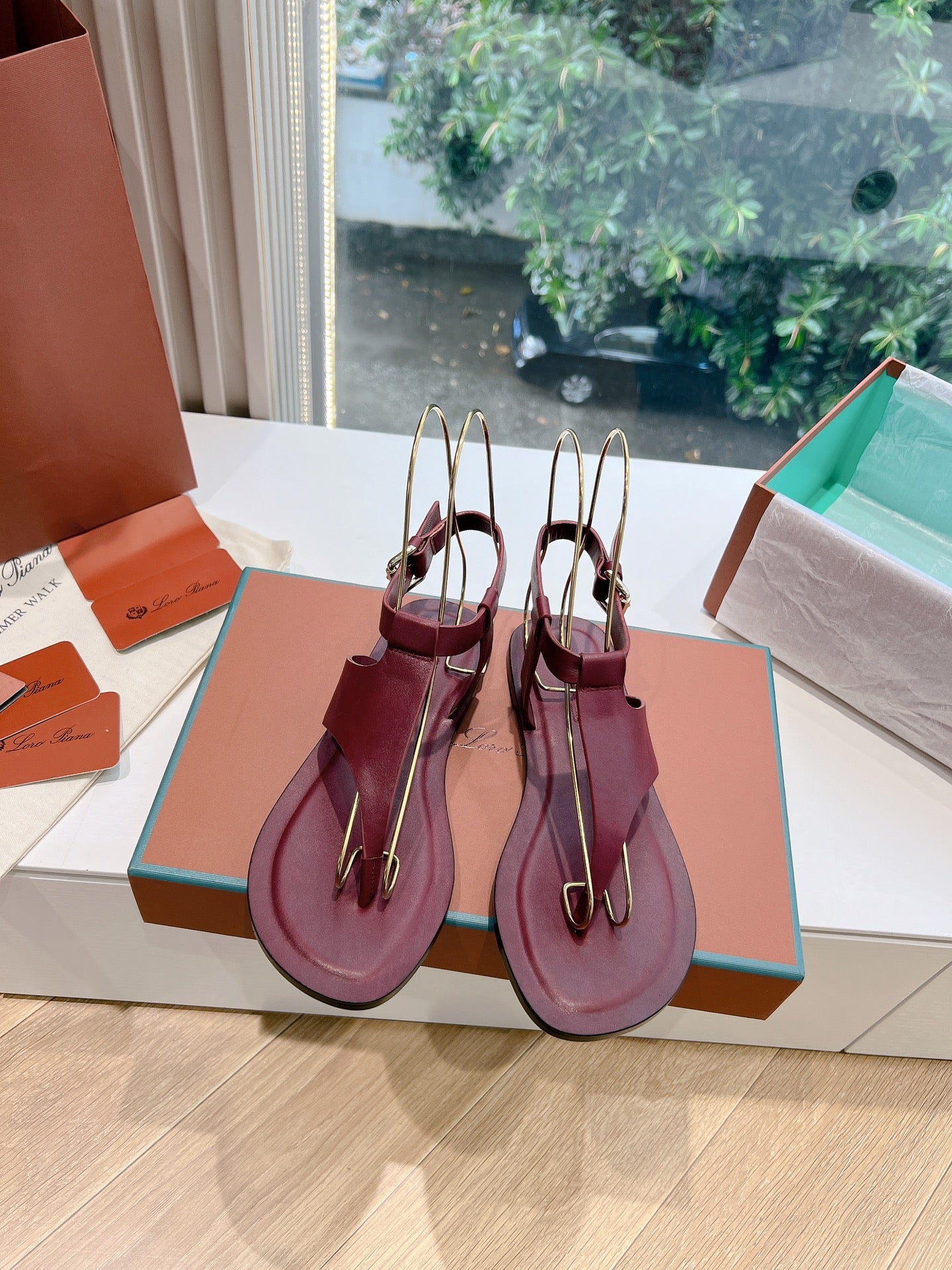 Loro Pia**/ Top quality British style flip flops sandals VIP1:1