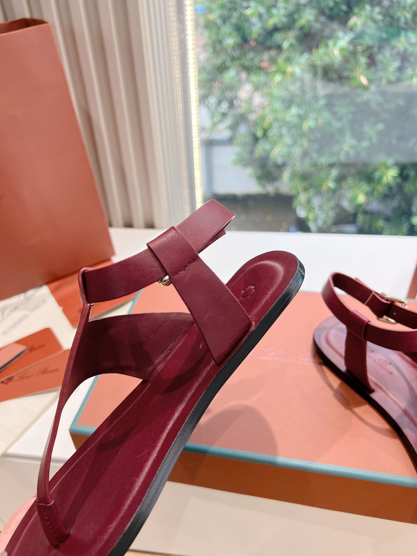 Loro Pia**/ Top quality British style flip flops sandals VIP1:1