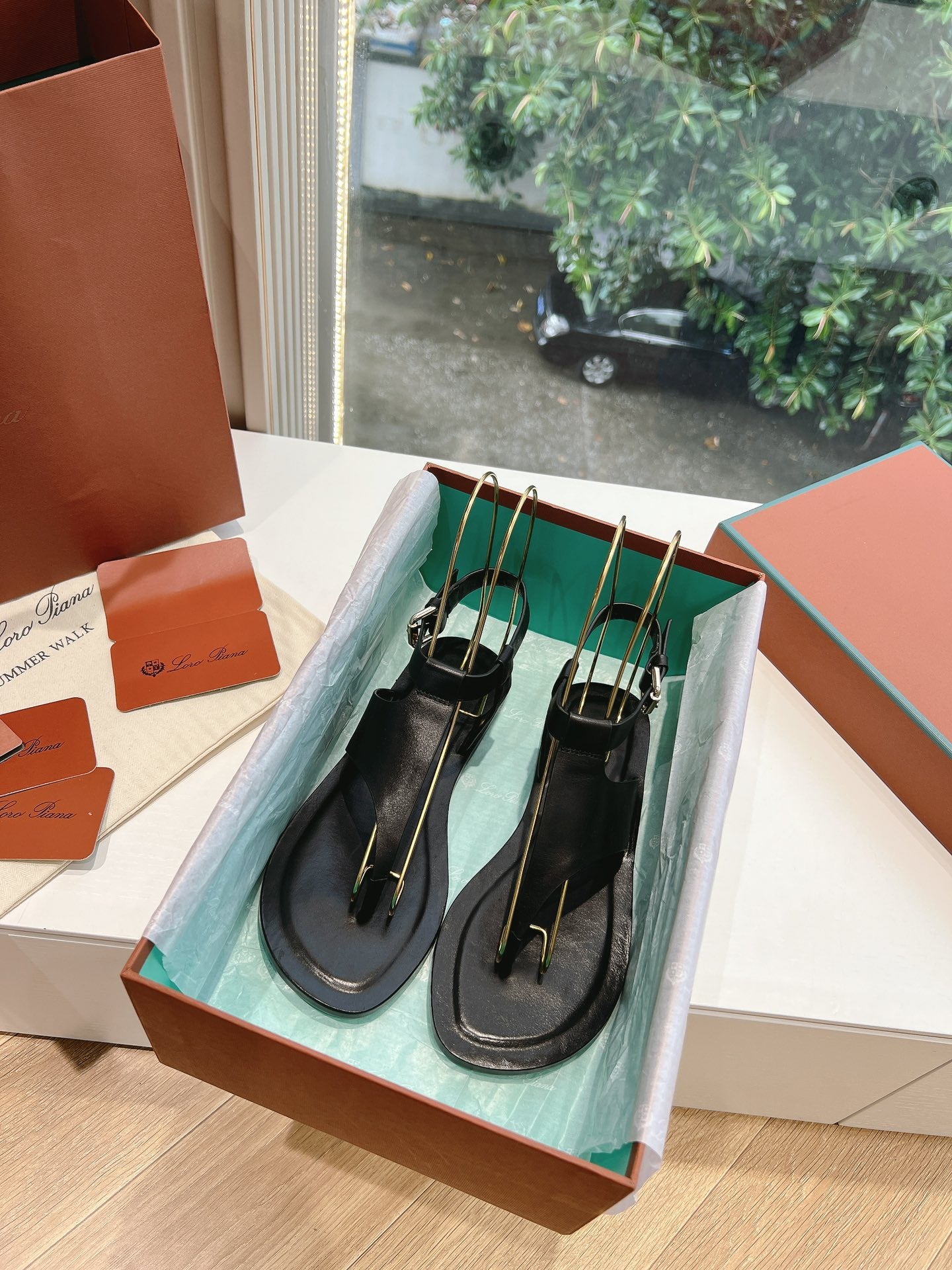 Loro Pia**/ Top quality British style flip flops sandals VIP1:1