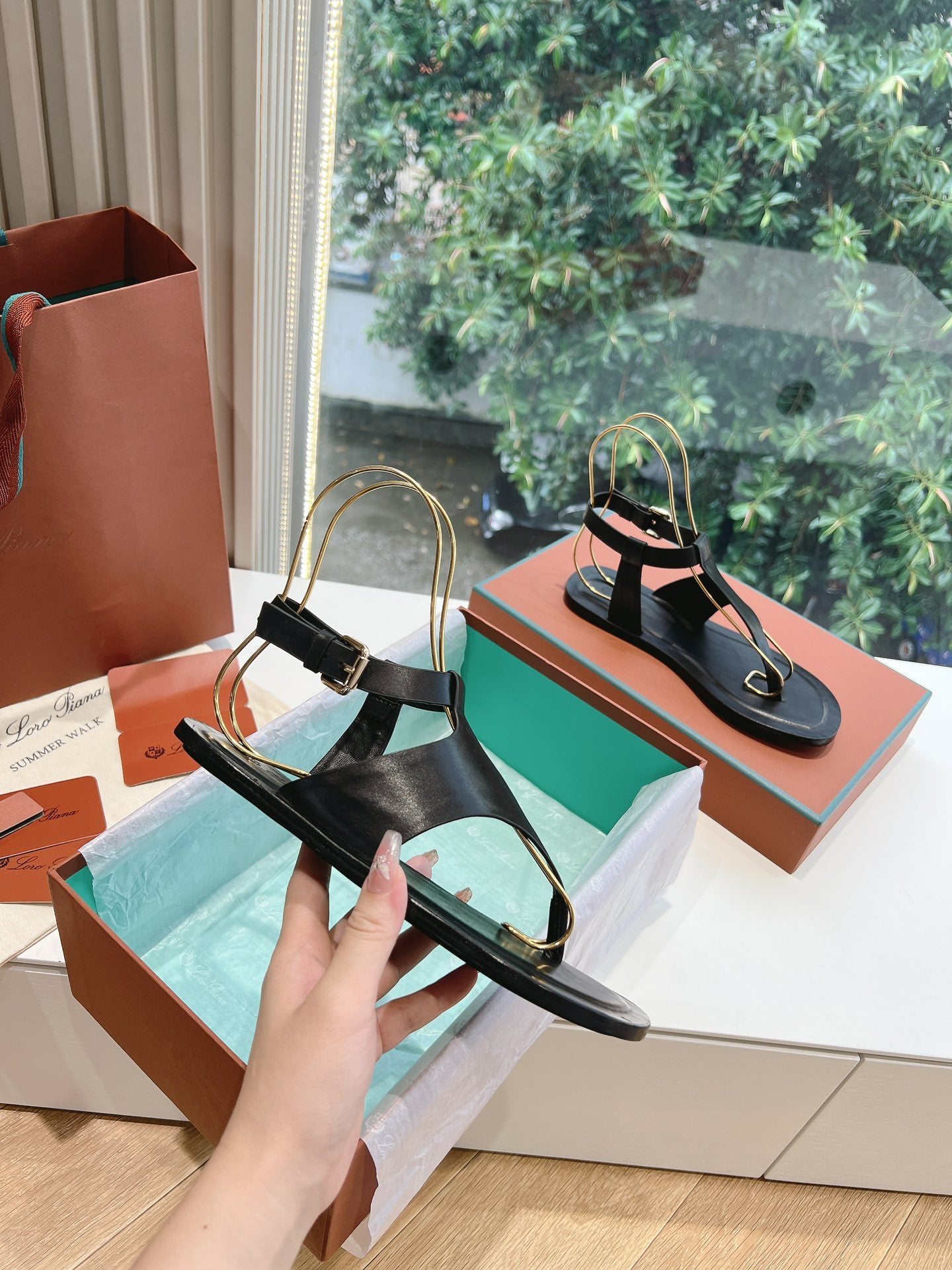 Loro Pia**/ Top quality British style flip flops sandals VIP1:1