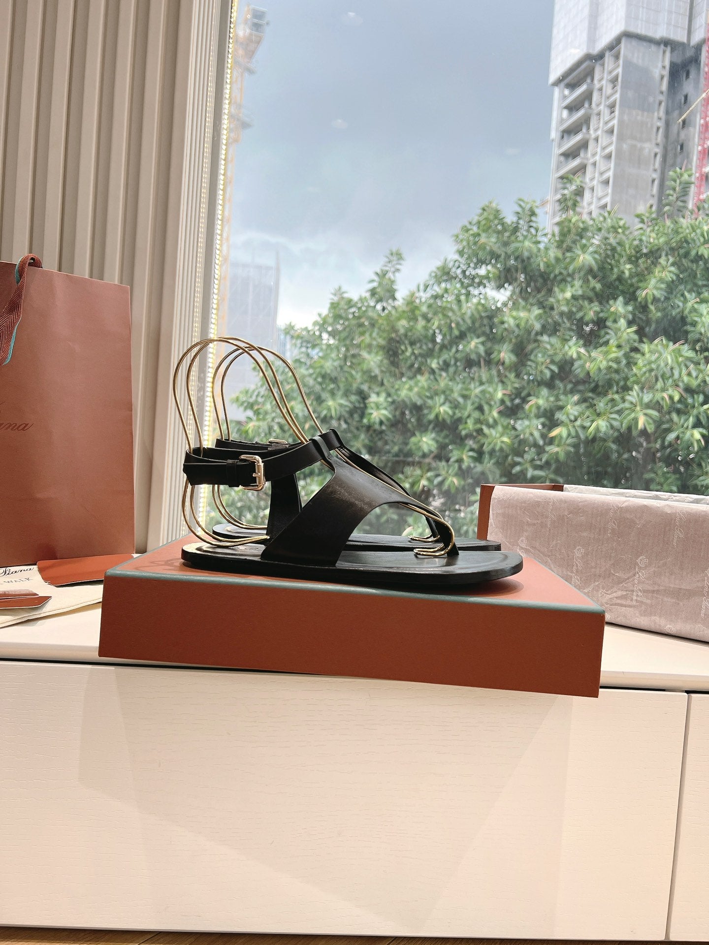 Loro Pia**/ Top quality British style flip flops sandals VIP1:1