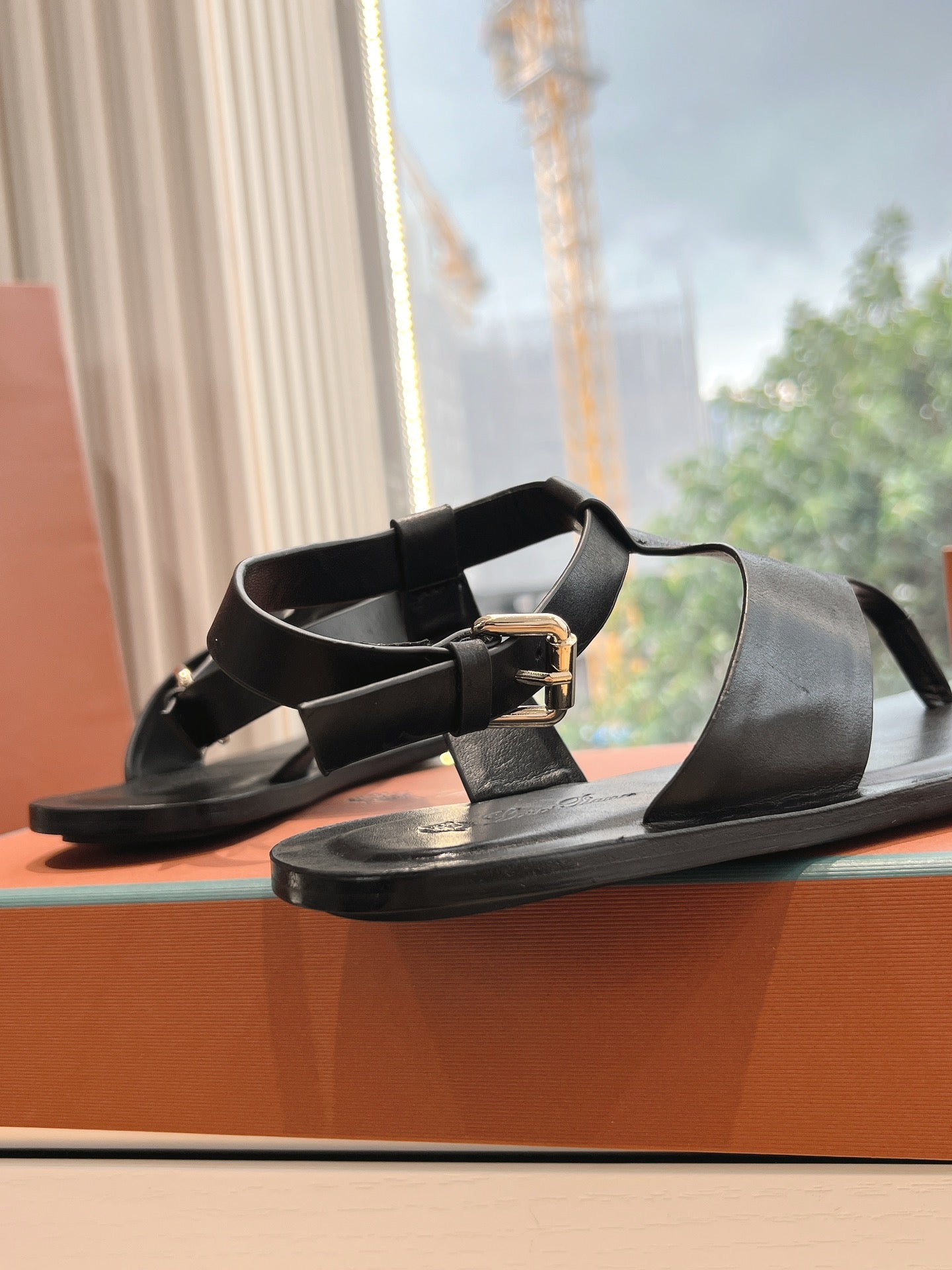 Loro Pia**/ Top quality British style flip flops sandals VIP1:1