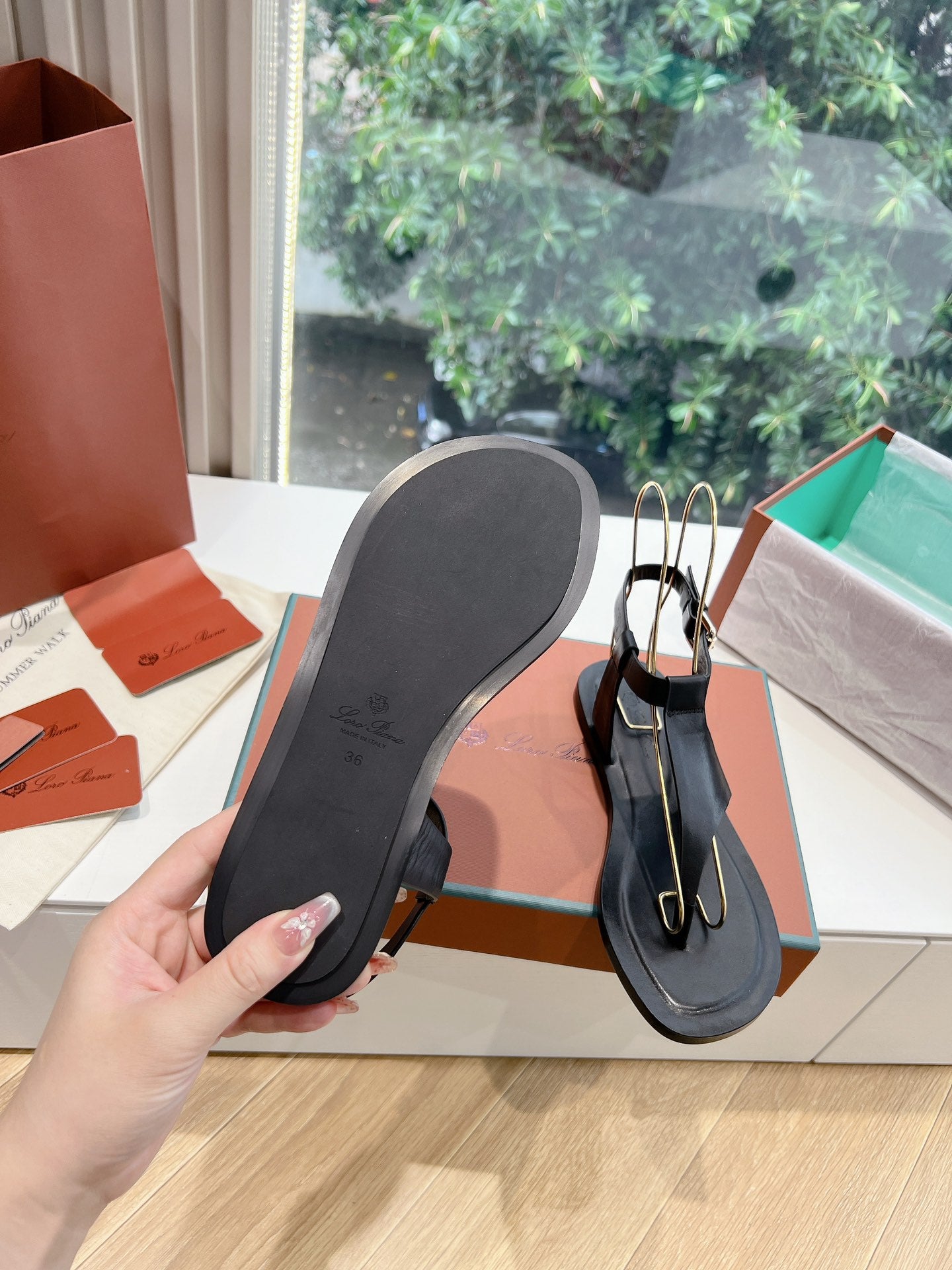 Loro Pia**/ Top quality British style flip flops sandals VIP1:1