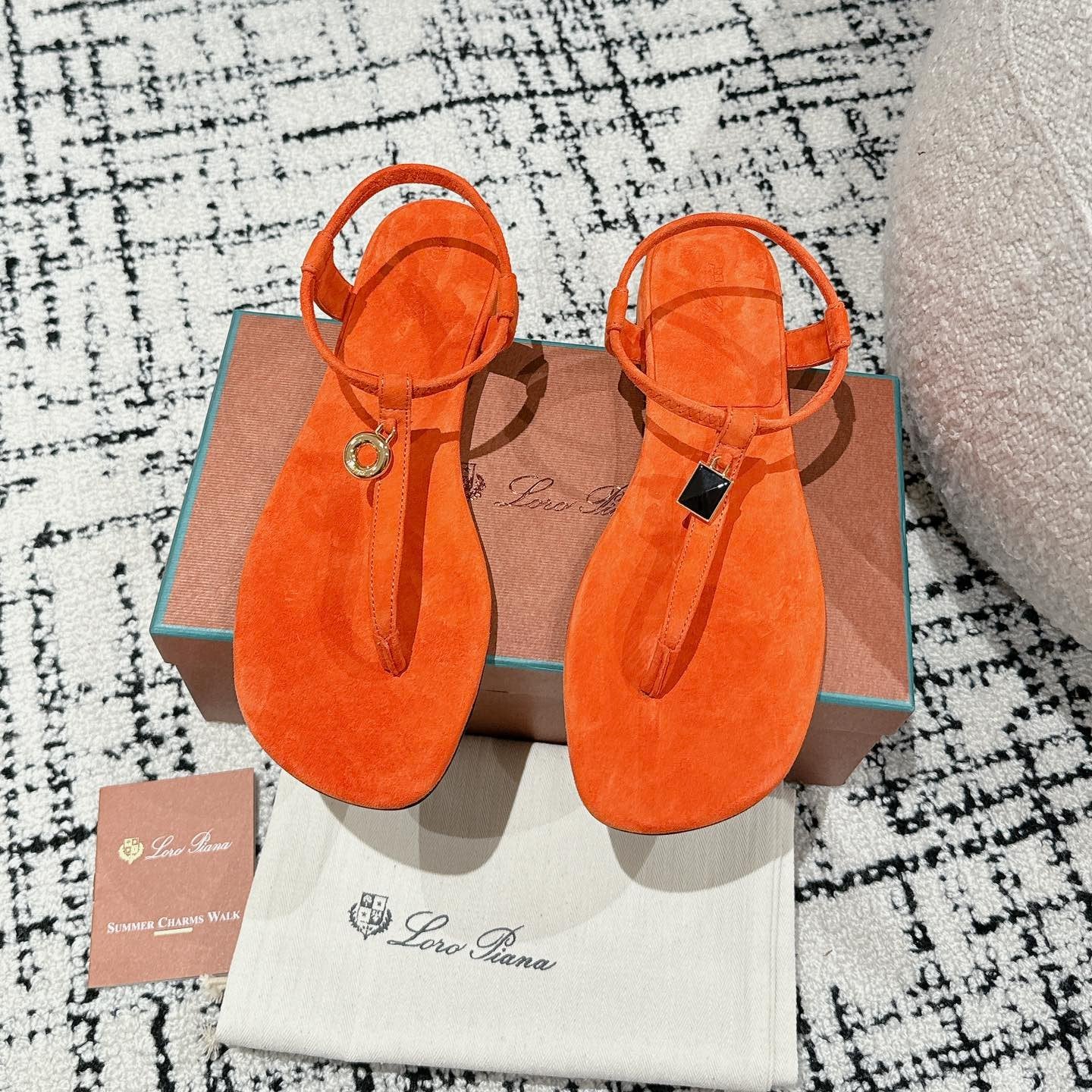 Loro Pia**/ Top quality British style flip flops sandals VIP1:1