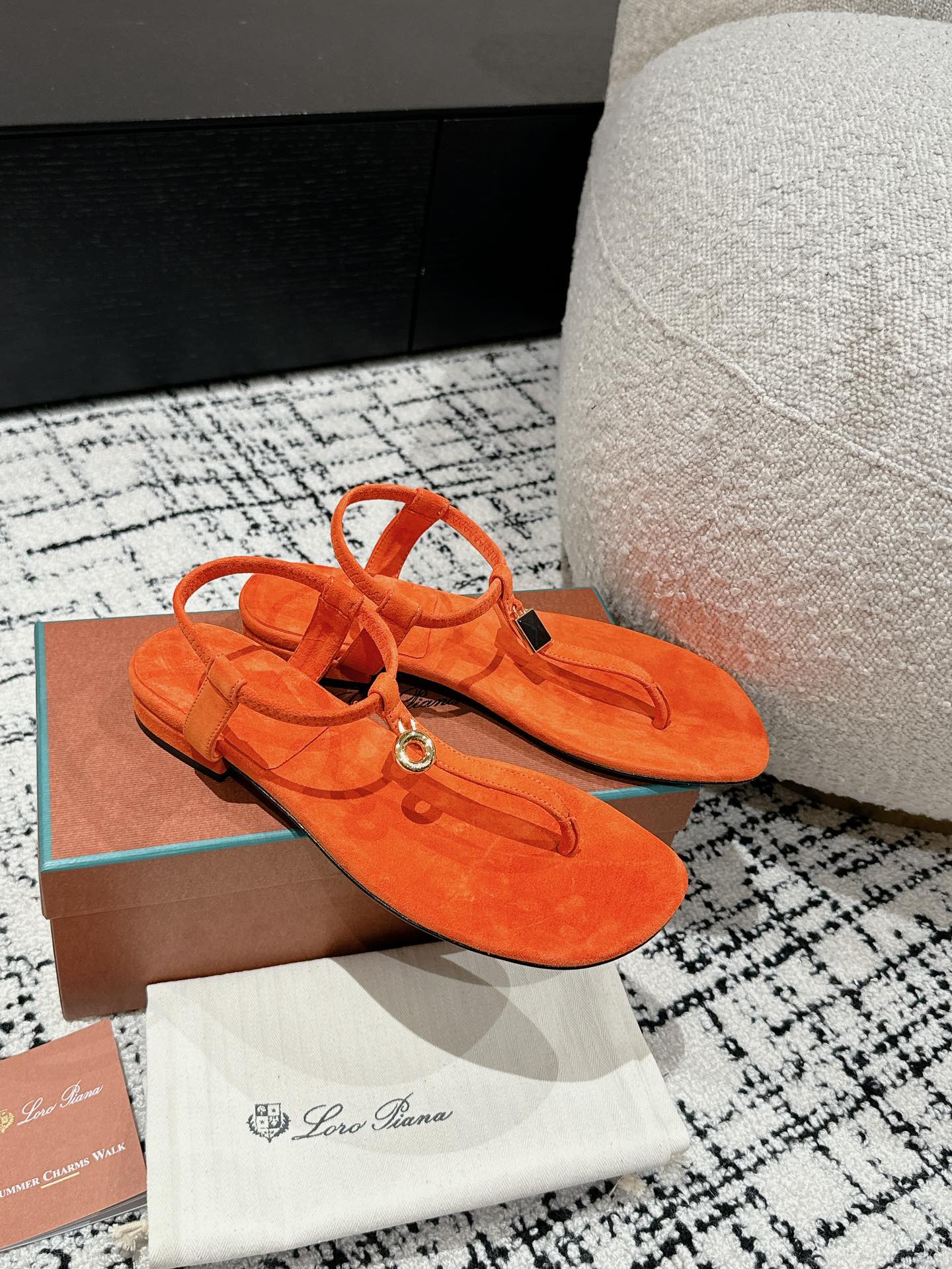 Loro Pia**/ Top quality British style flip flops sandals VIP1:1