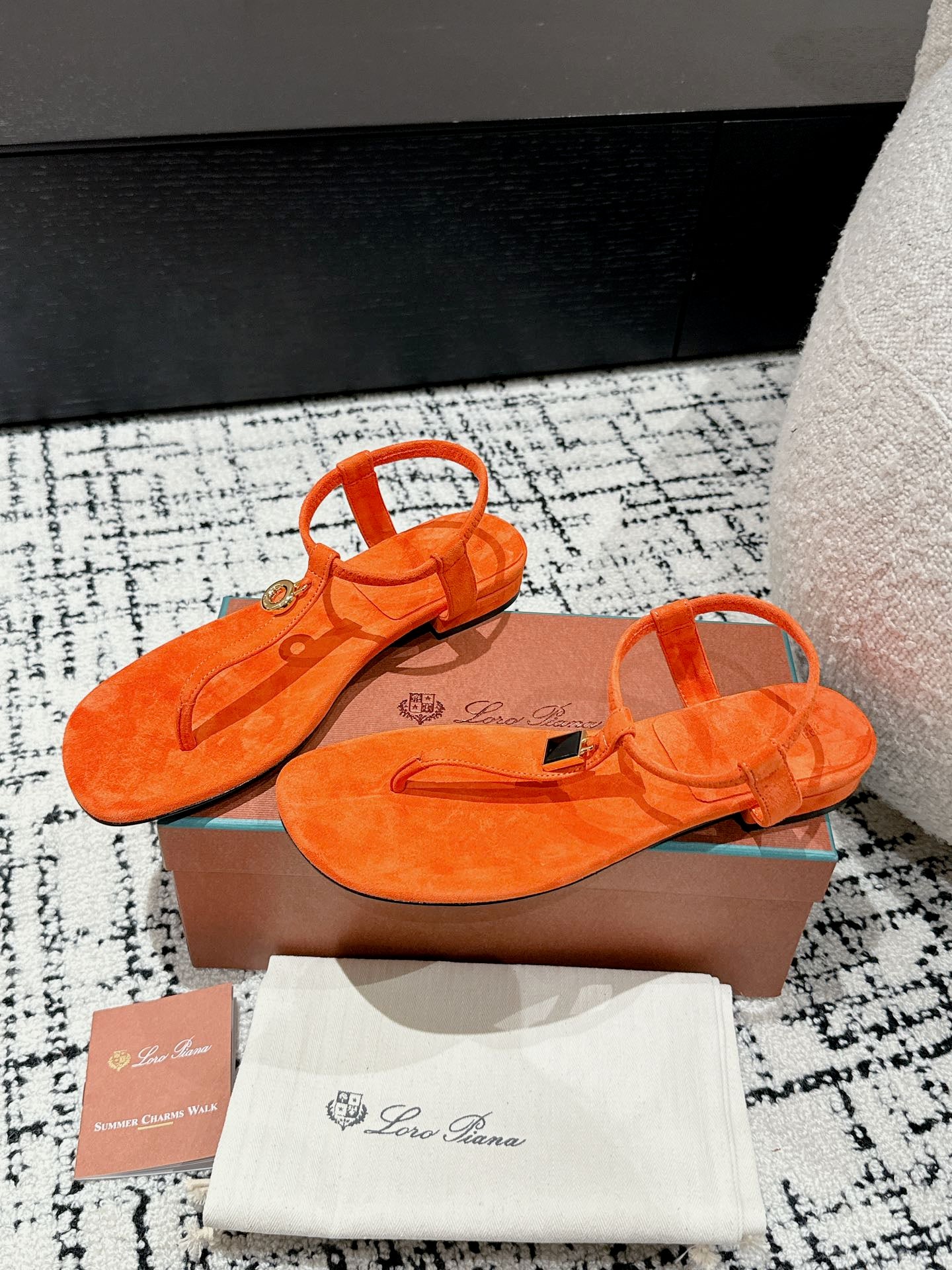 Loro Pia**/ Top quality British style flip flops sandals VIP1:1