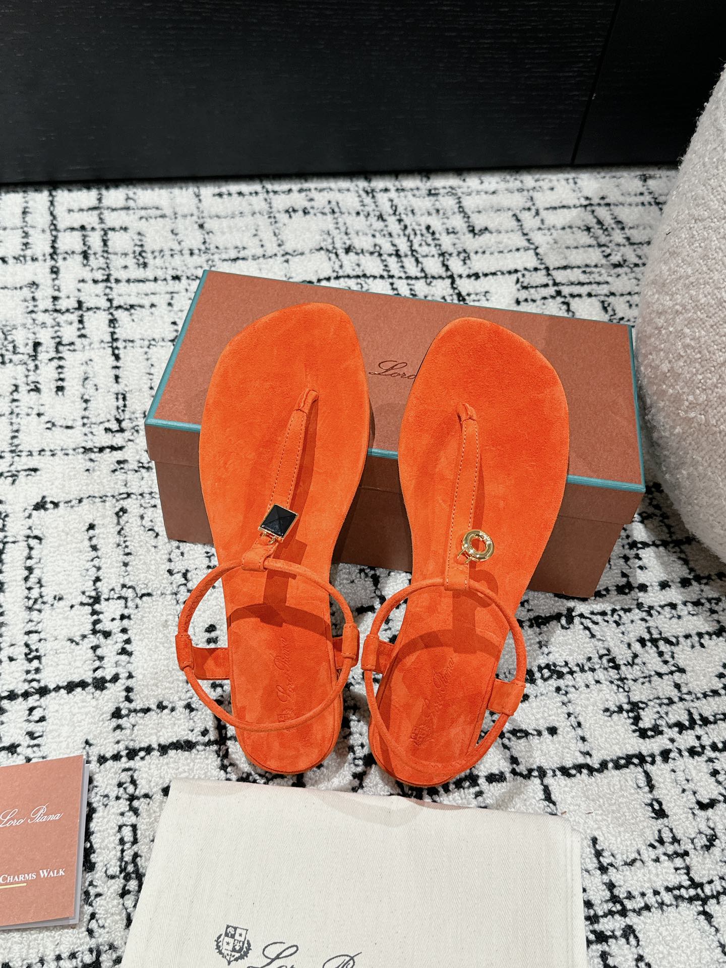 Loro Pia**/ Top quality British style flip flops sandals VIP1:1