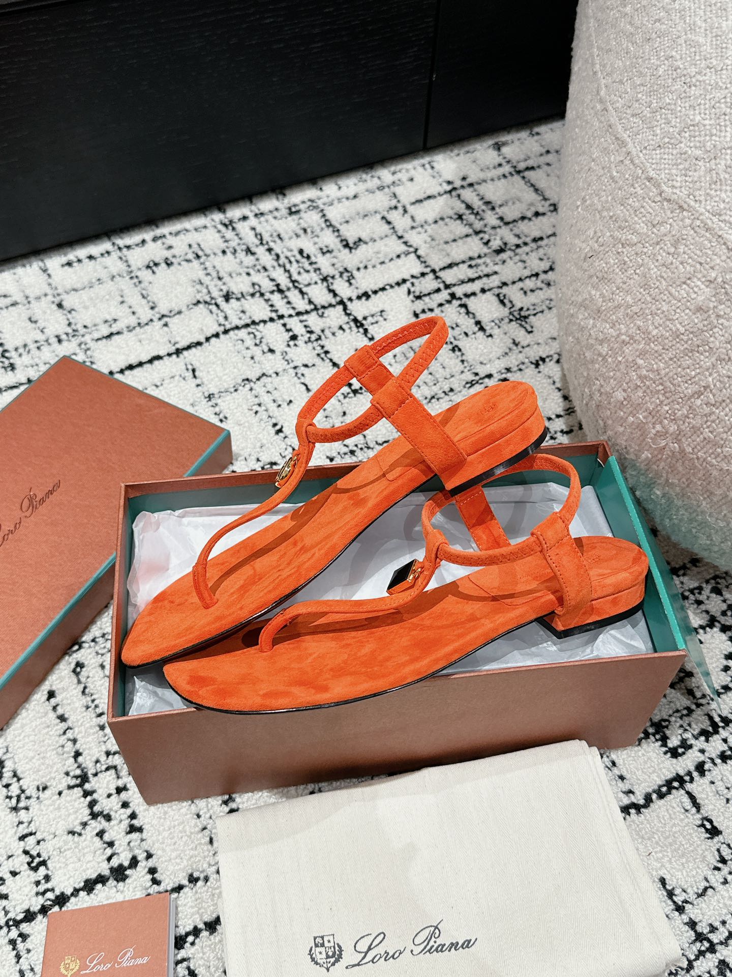 Loro Pia**/ Top quality British style flip flops sandals VIP1:1