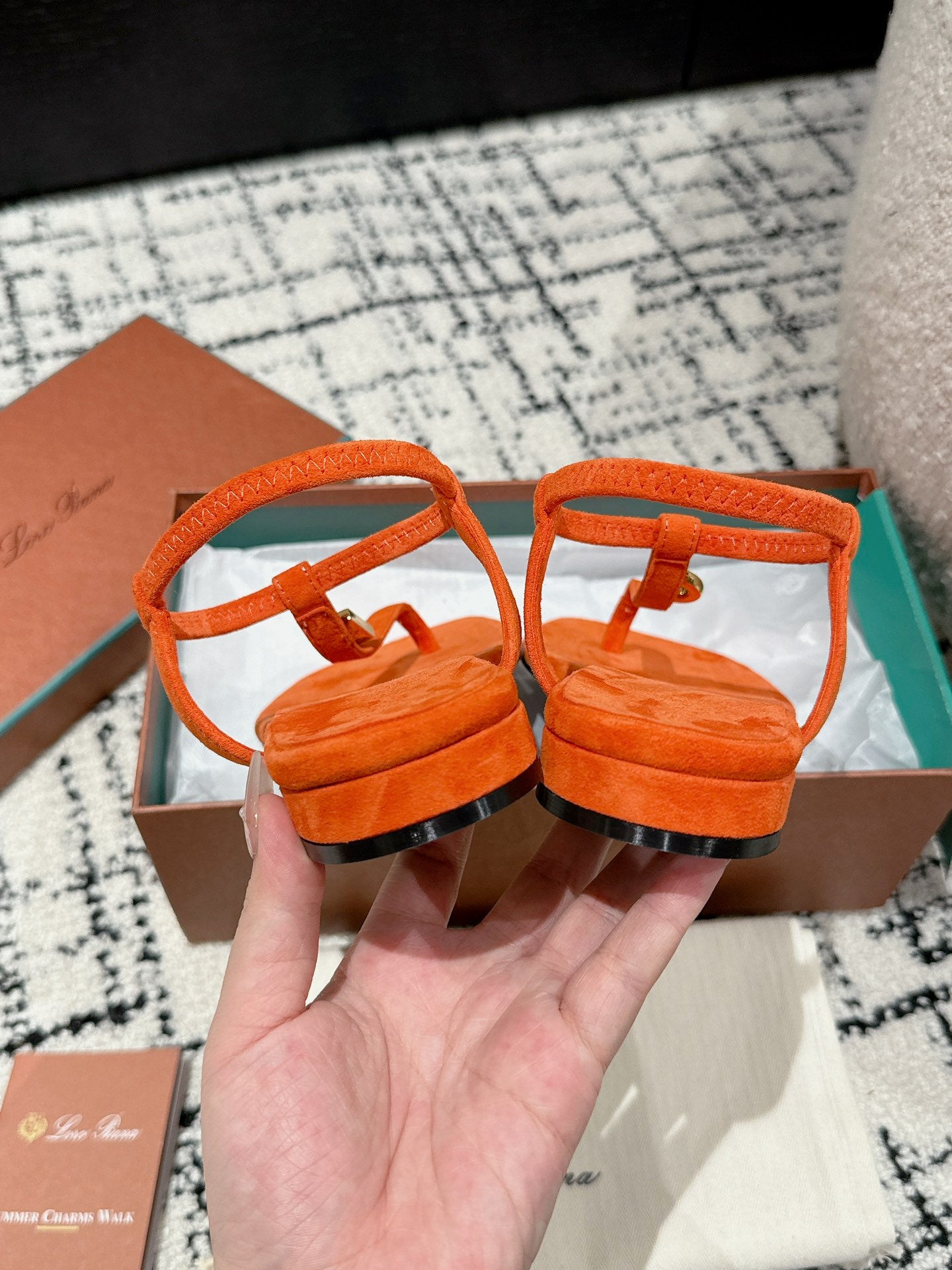 Loro Pia**/ Top quality British style flip flops sandals VIP1:1