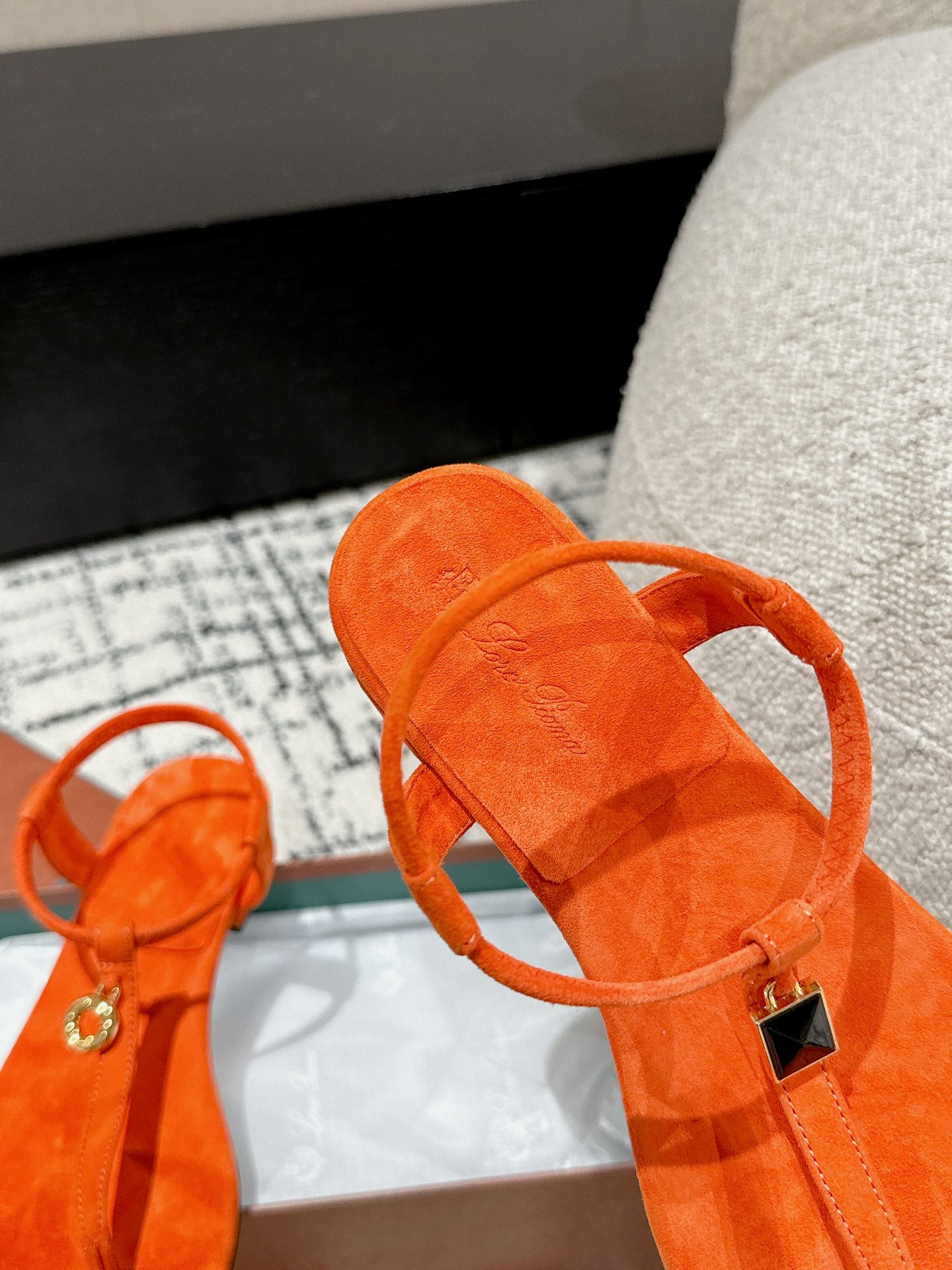 Loro Pia**/ Top quality British style flip flops sandals VIP1:1