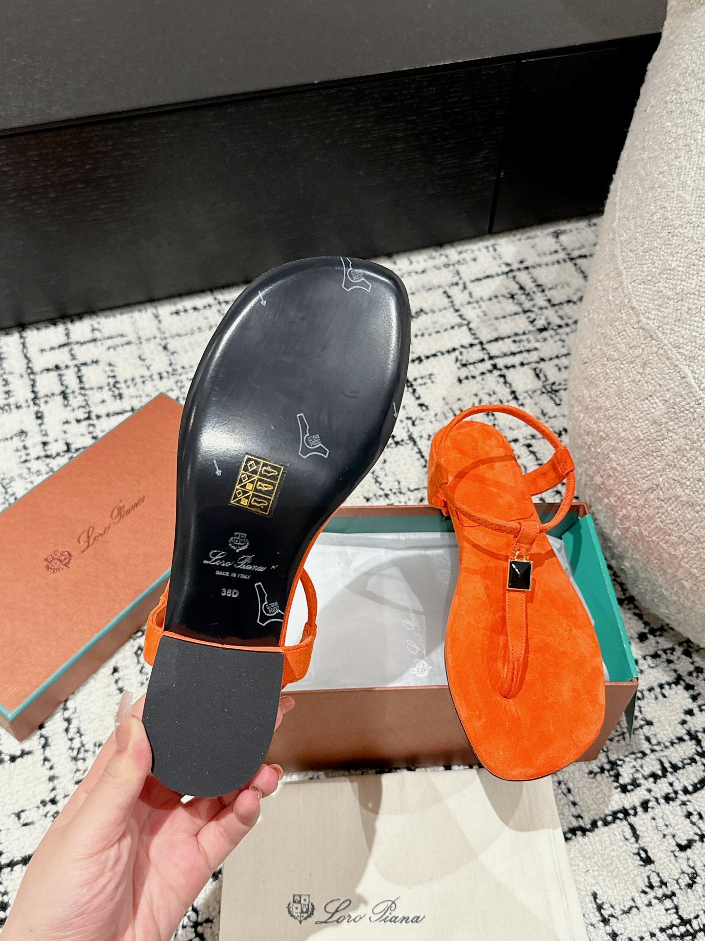 Loro Pia**/ Top quality British style flip flops sandals VIP1:1