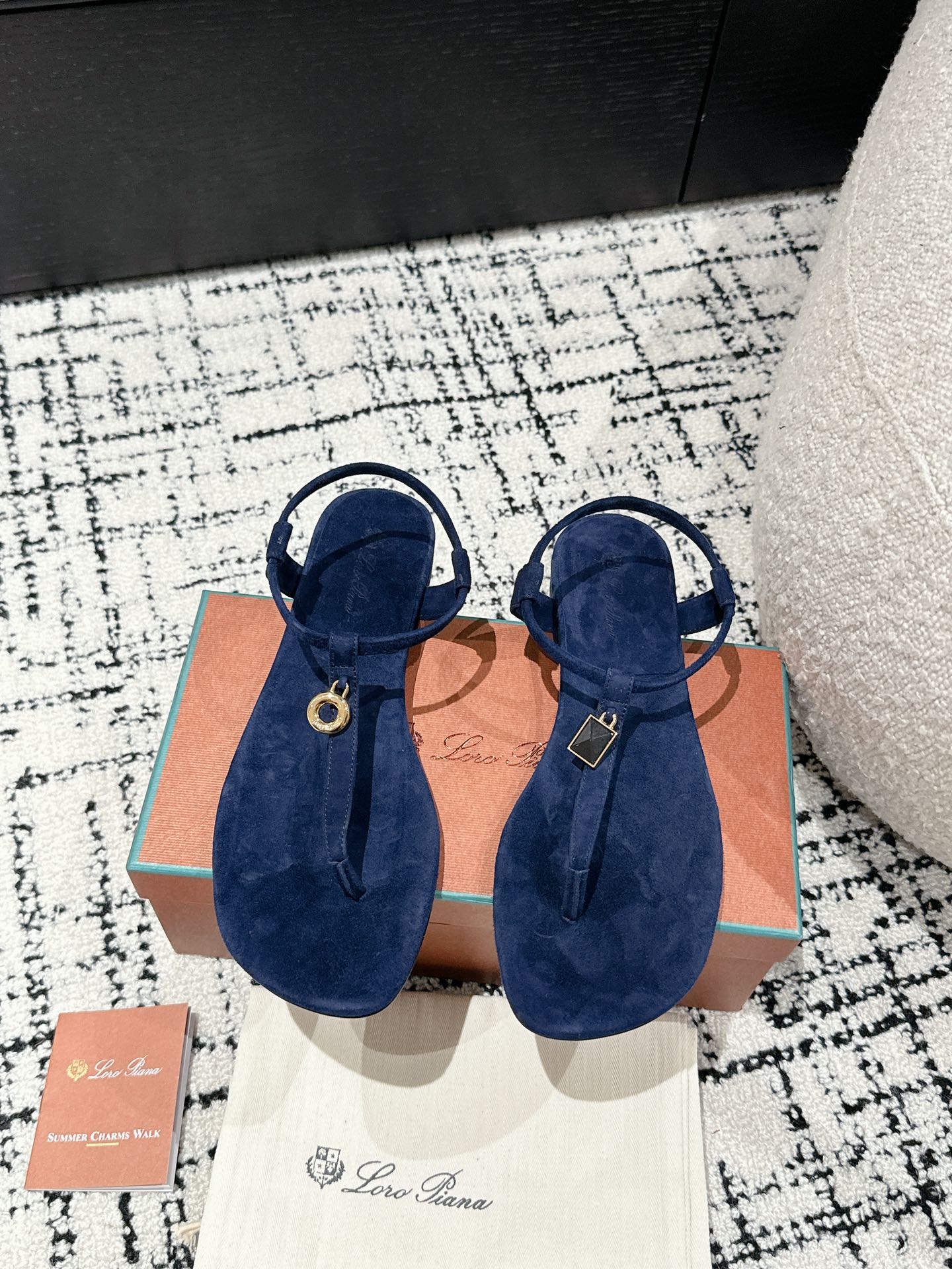 Loro Pia**/ Top quality British style flip flops sandals VIP1:1