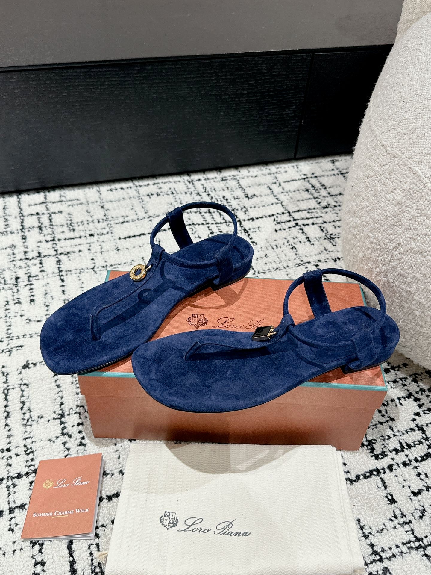 Loro Pia**/ Top quality British style flip flops sandals VIP1:1