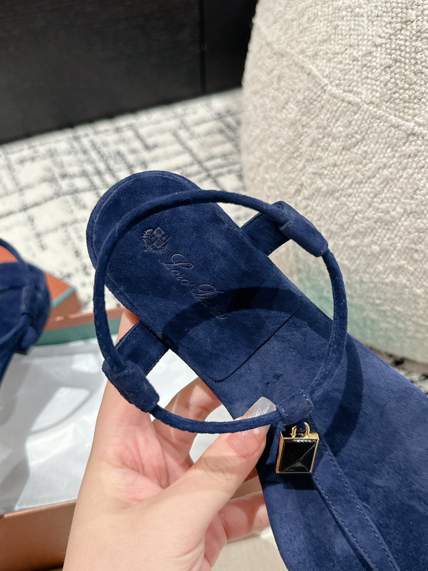 Loro Pia**/ Top quality British style flip flops sandals VIP1:1