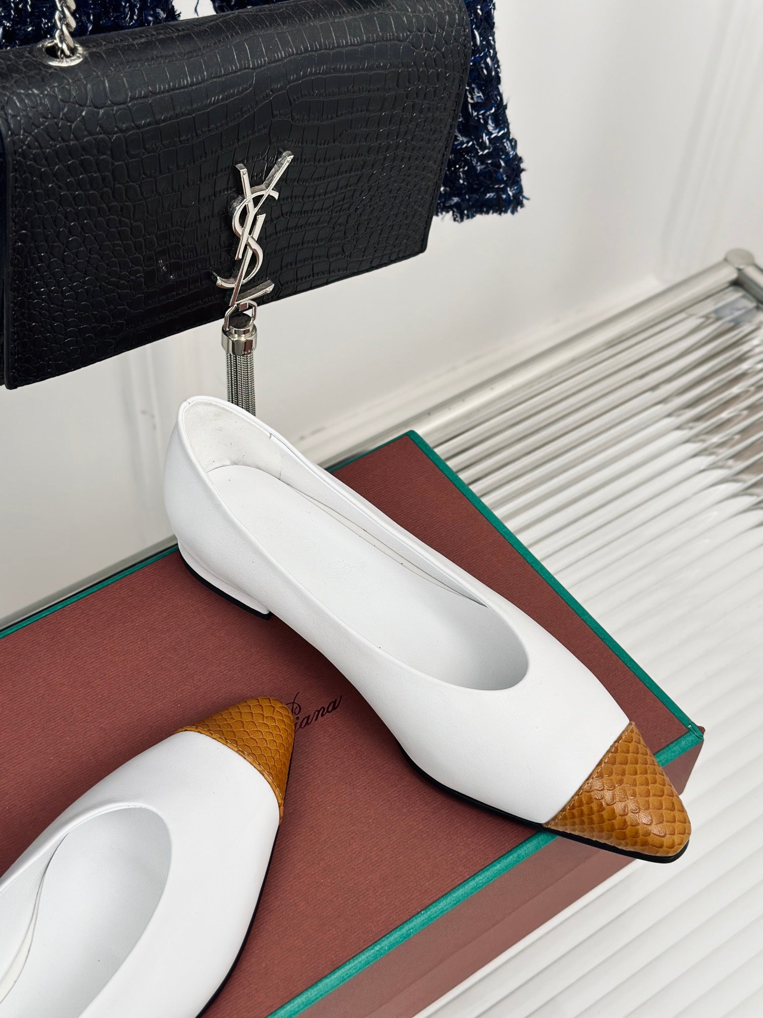 Loro Pia**/ Top quality classic beautiful retro witch color matching flat shoes VIP1:1