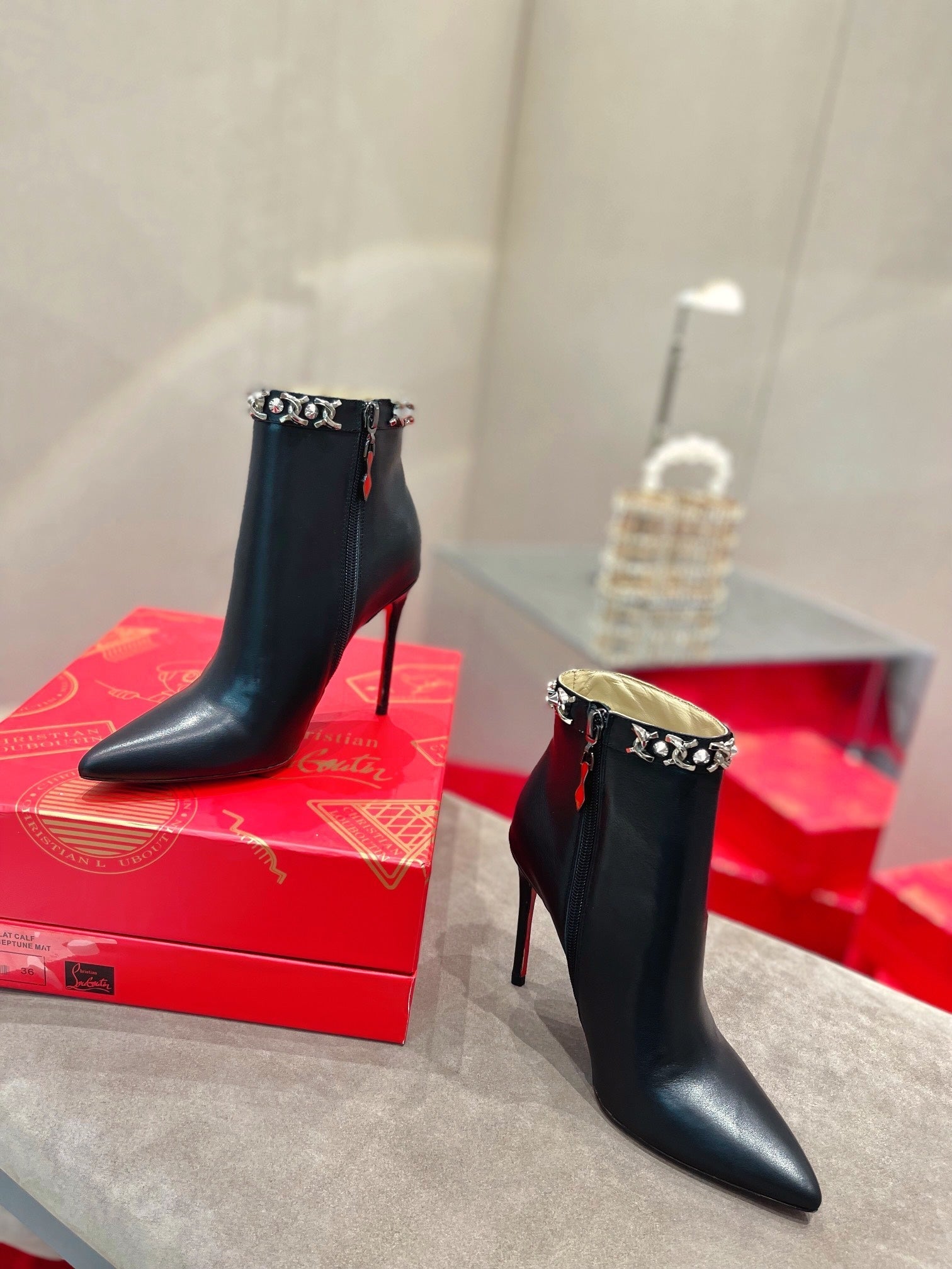 Christi** Loubout** new hardware chain ⛓ VIP1:1