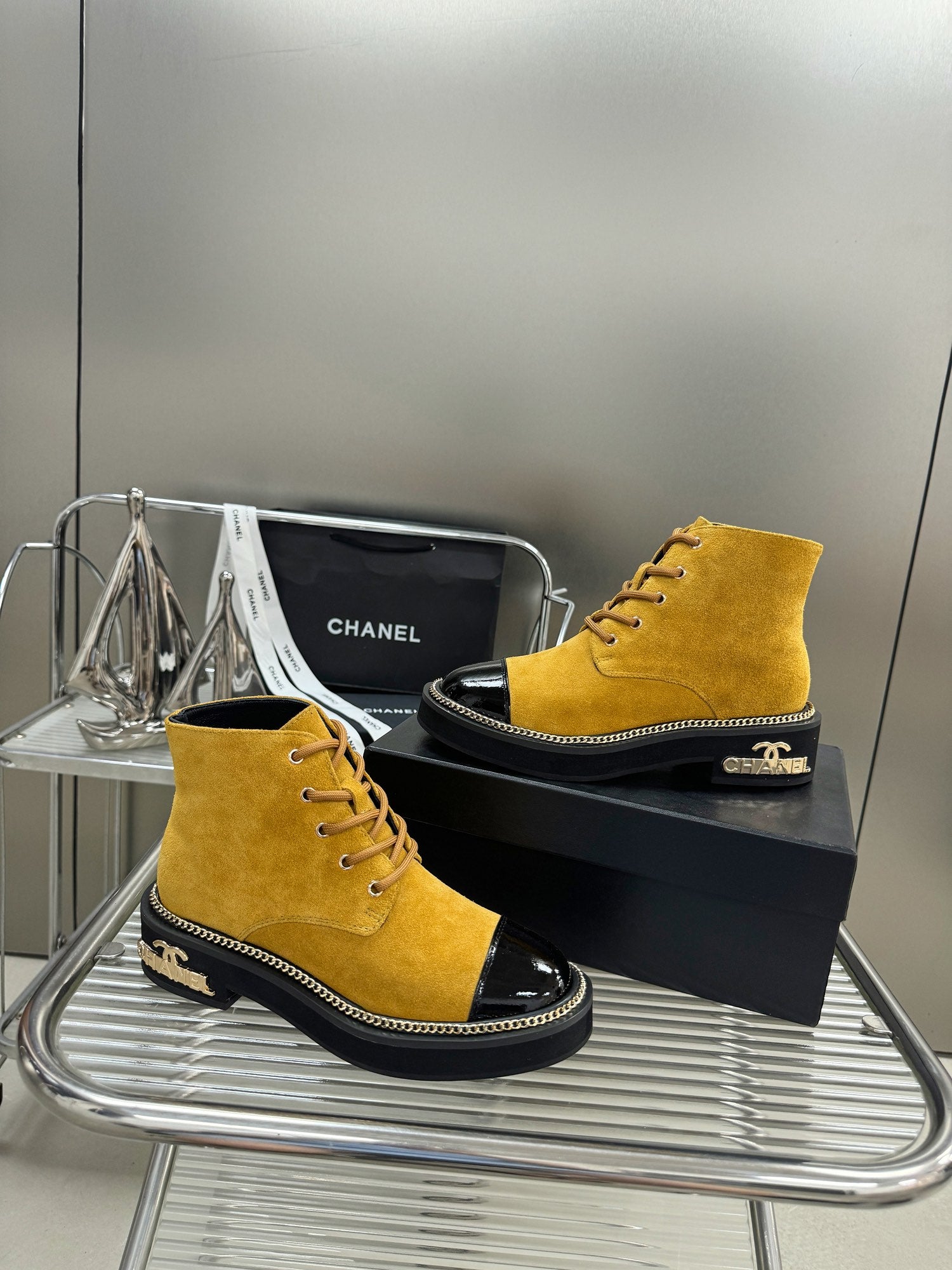 Chan*** 2025 new high quality VIP1:1 autumn and winter hardware buckle plus ⛓️ chain short boots