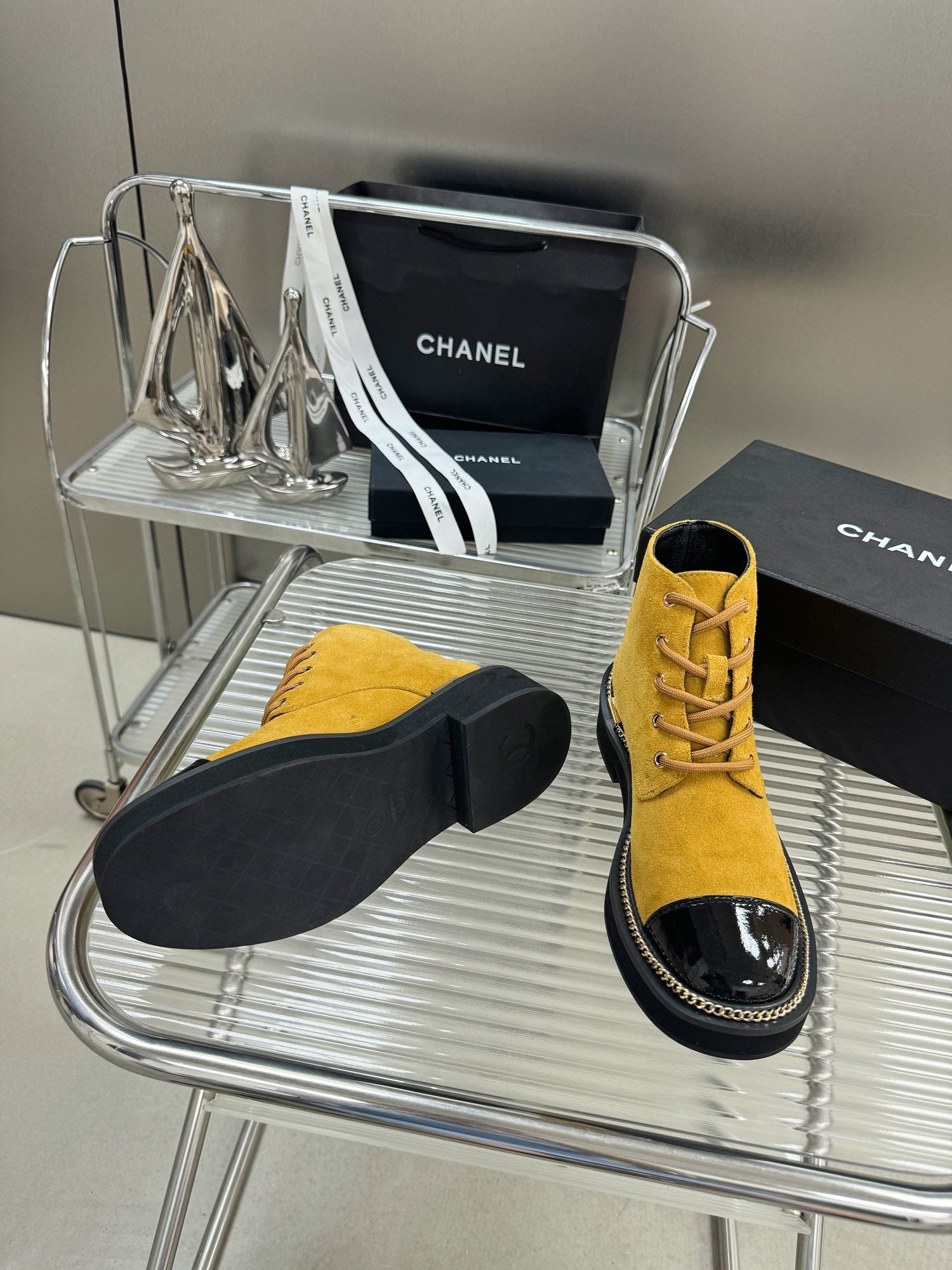 Chan*** 2025 new high quality VIP1:1 autumn and winter hardware buckle plus ⛓️ chain short boots