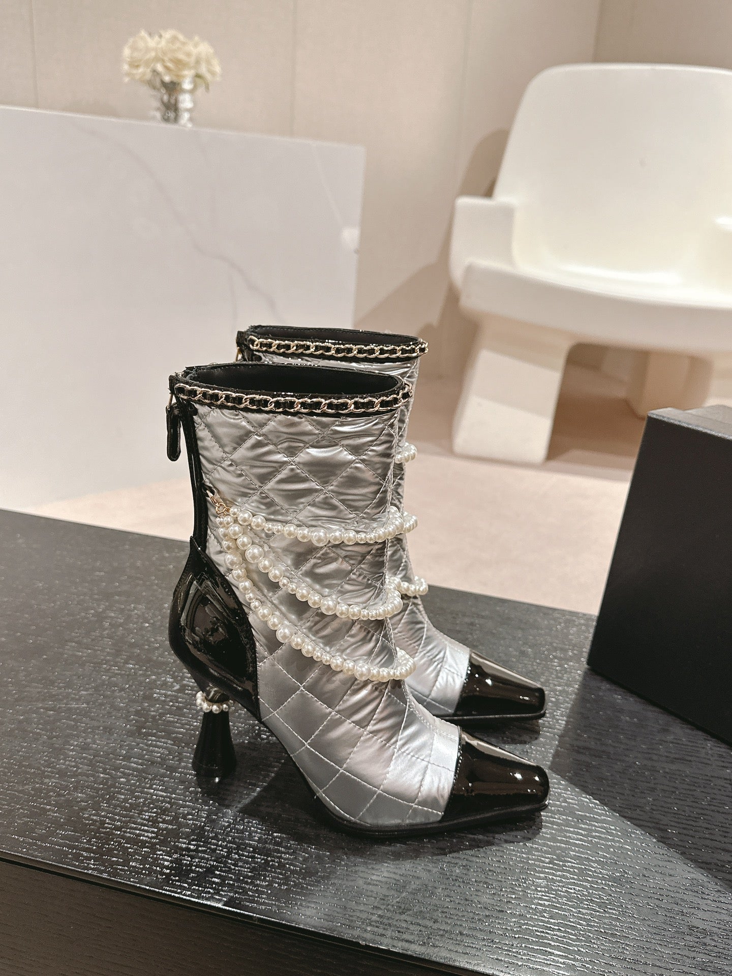 Chan**2025 new VIP1:1 pearl chain thick heel boots