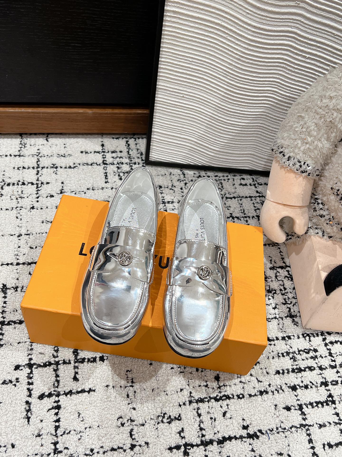 louis vuitt** 25ss new arrival～ Lv 2025 spring and summer new minimalist flat loafers VIP 1:1