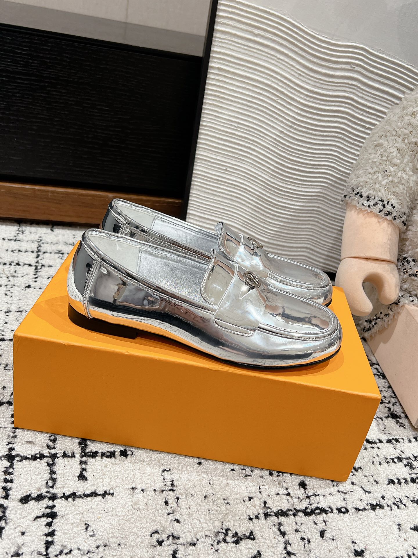 louis vuitt** 25ss new arrival～ Lv 2025 spring and summer new minimalist flat loafers VIP 1:1
