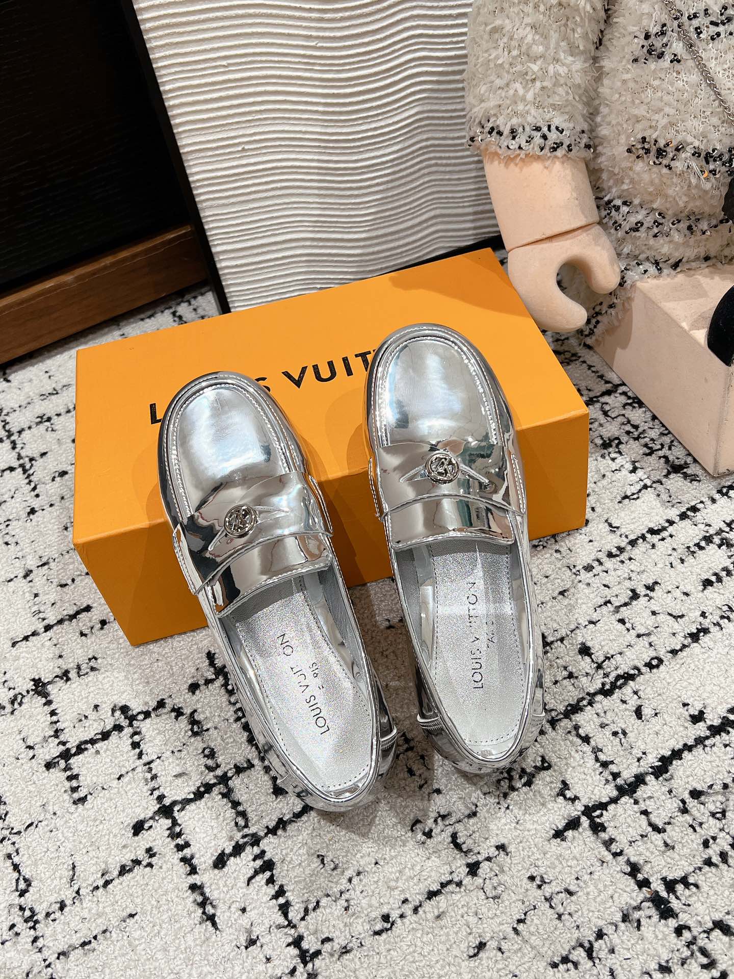 louis vuitt** 25ss new arrival～ Lv 2025 spring and summer new minimalist flat loafers VIP 1:1