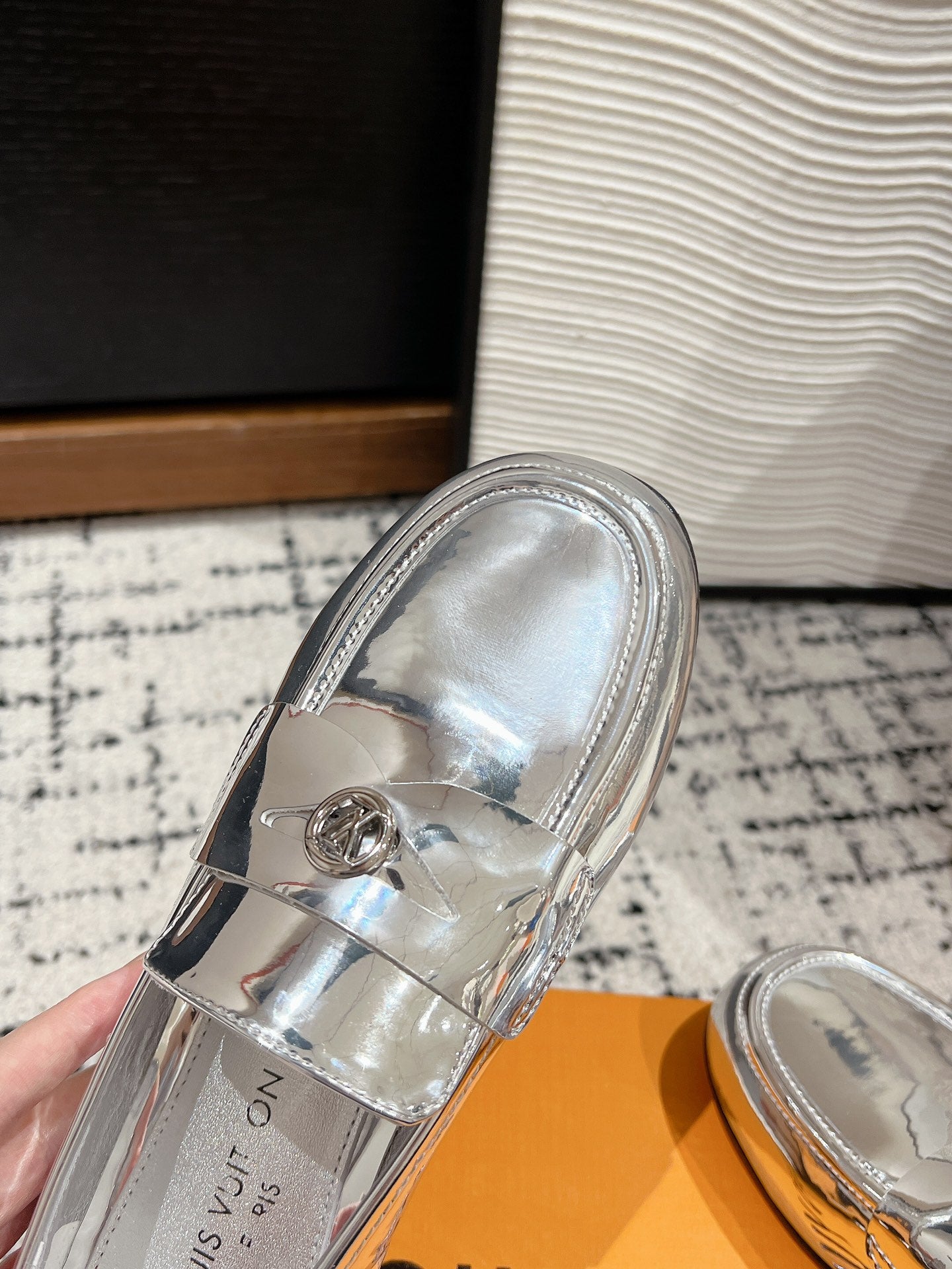 louis vuitt** 25ss new arrival～ Lv 2025 spring and summer new minimalist flat loafers VIP 1:1