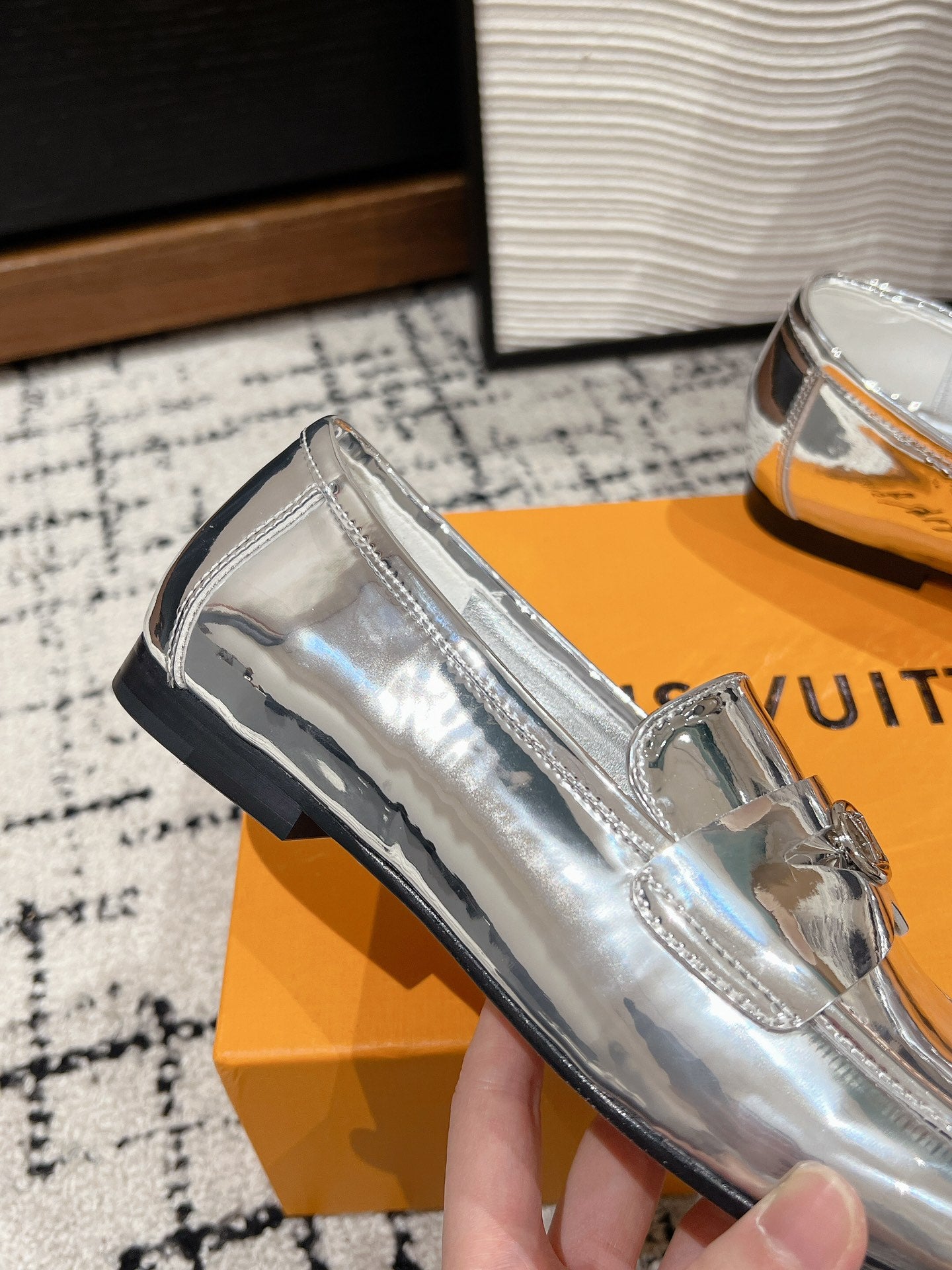 louis vuitt** 25ss new arrival～ Lv 2025 spring and summer new minimalist flat loafers VIP 1:1