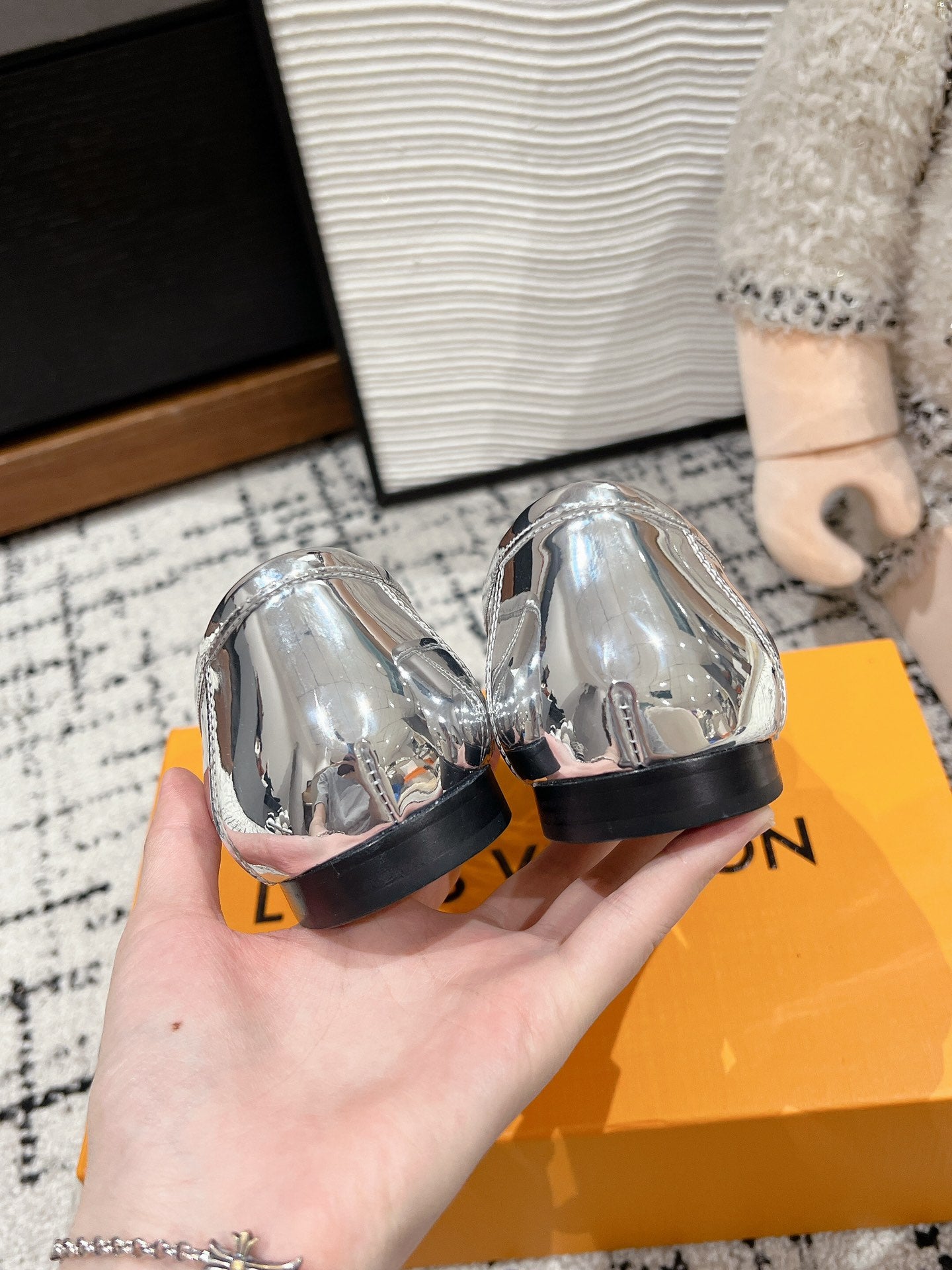 louis vuitt** 25ss new arrival～ Lv 2025 spring and summer new minimalist flat loafers VIP 1:1