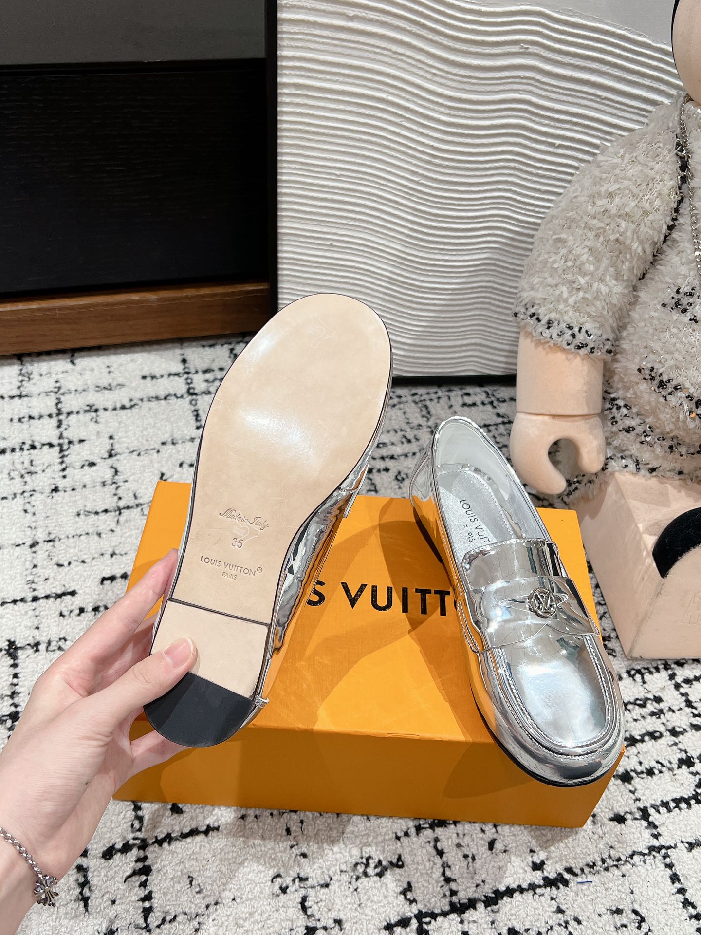 louis vuitt** 25ss new arrival～ Lv 2025 spring and summer new minimalist flat loafers VIP 1:1