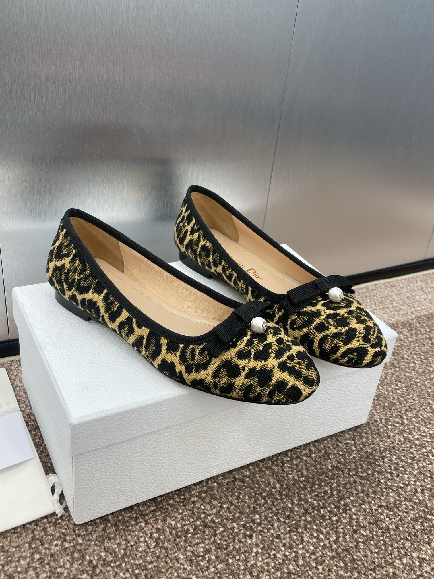 D*or 2024 Early Spring Haute Couture Collection New Iconic Electric Embroidery Raglan Pattern Ballet Shoes  VIP 1:1