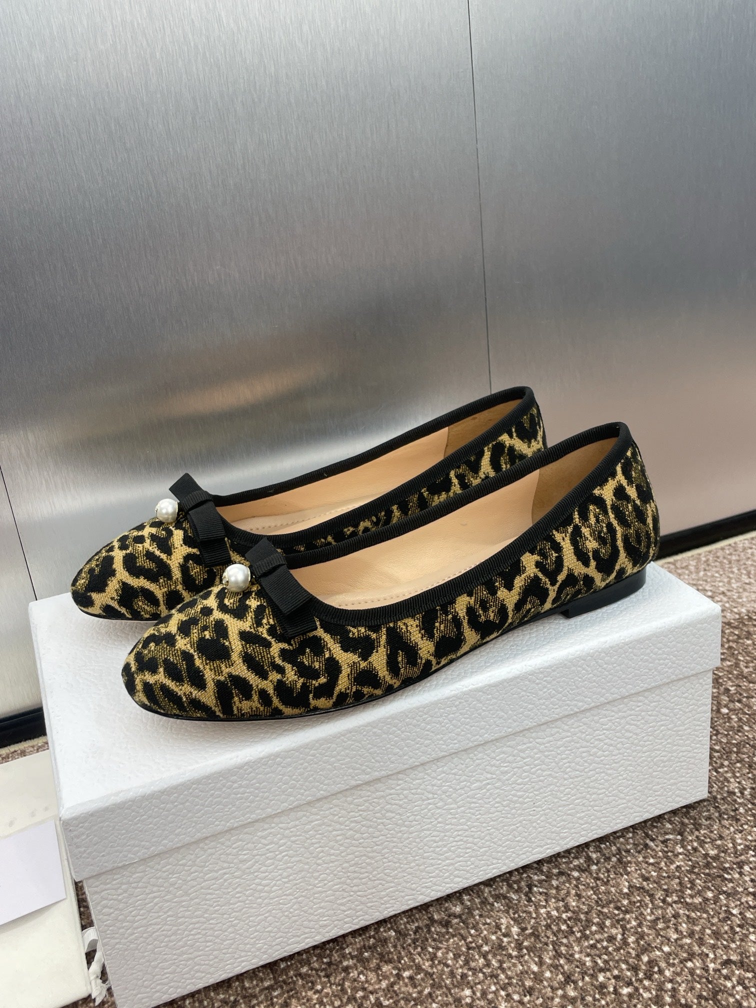 D*or 2024 Early Spring Haute Couture Collection New Iconic Electric Embroidery Raglan Pattern Ballet Shoes  VIP 1:1