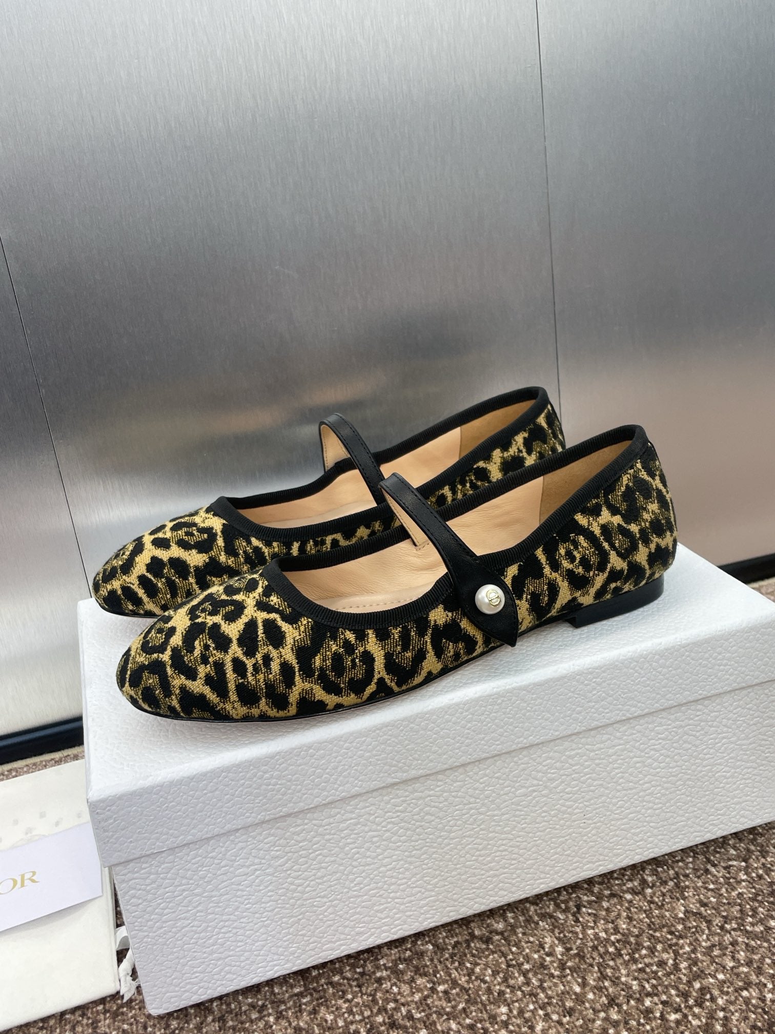 D*or 2024 Early Spring Haute Couture Collection New Iconic Electric Embroidery Raglan Pattern Ballet Shoes  VIP 1:1