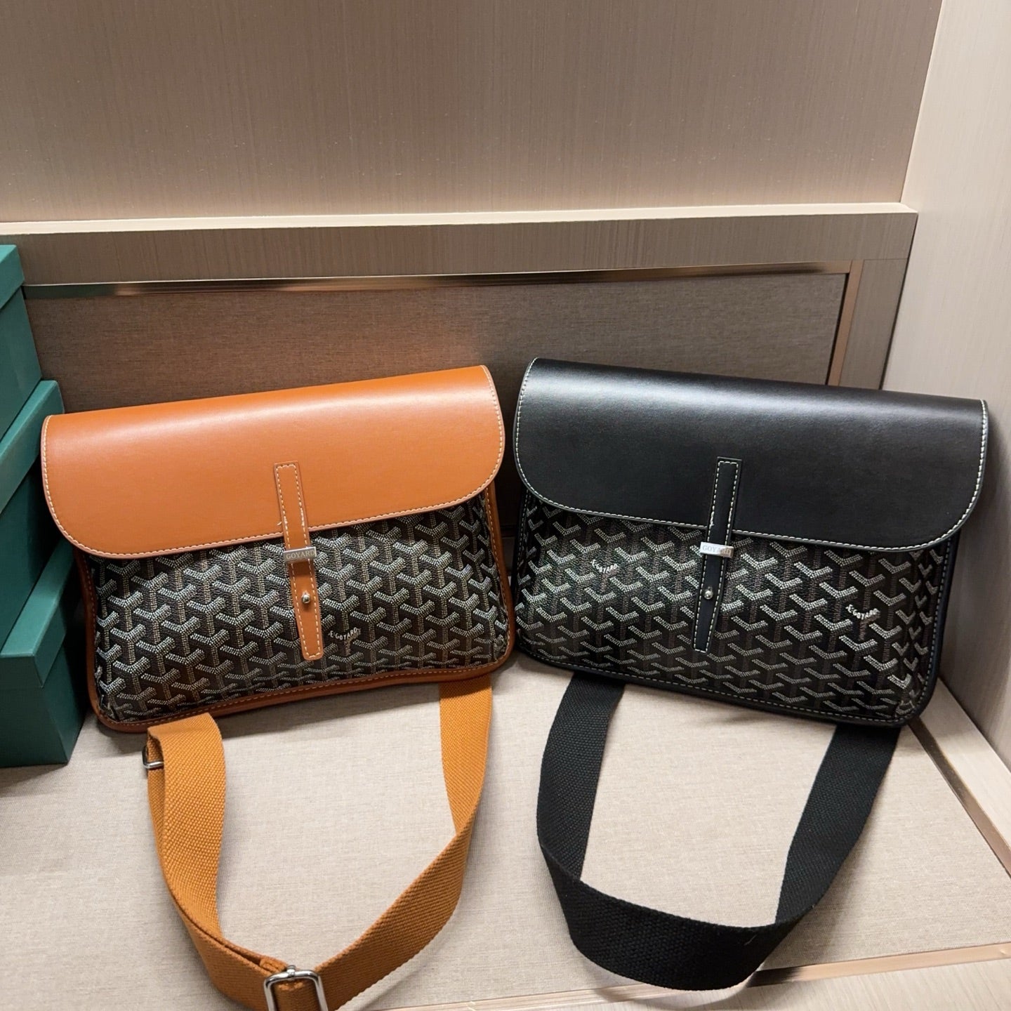 Classic messenger bag