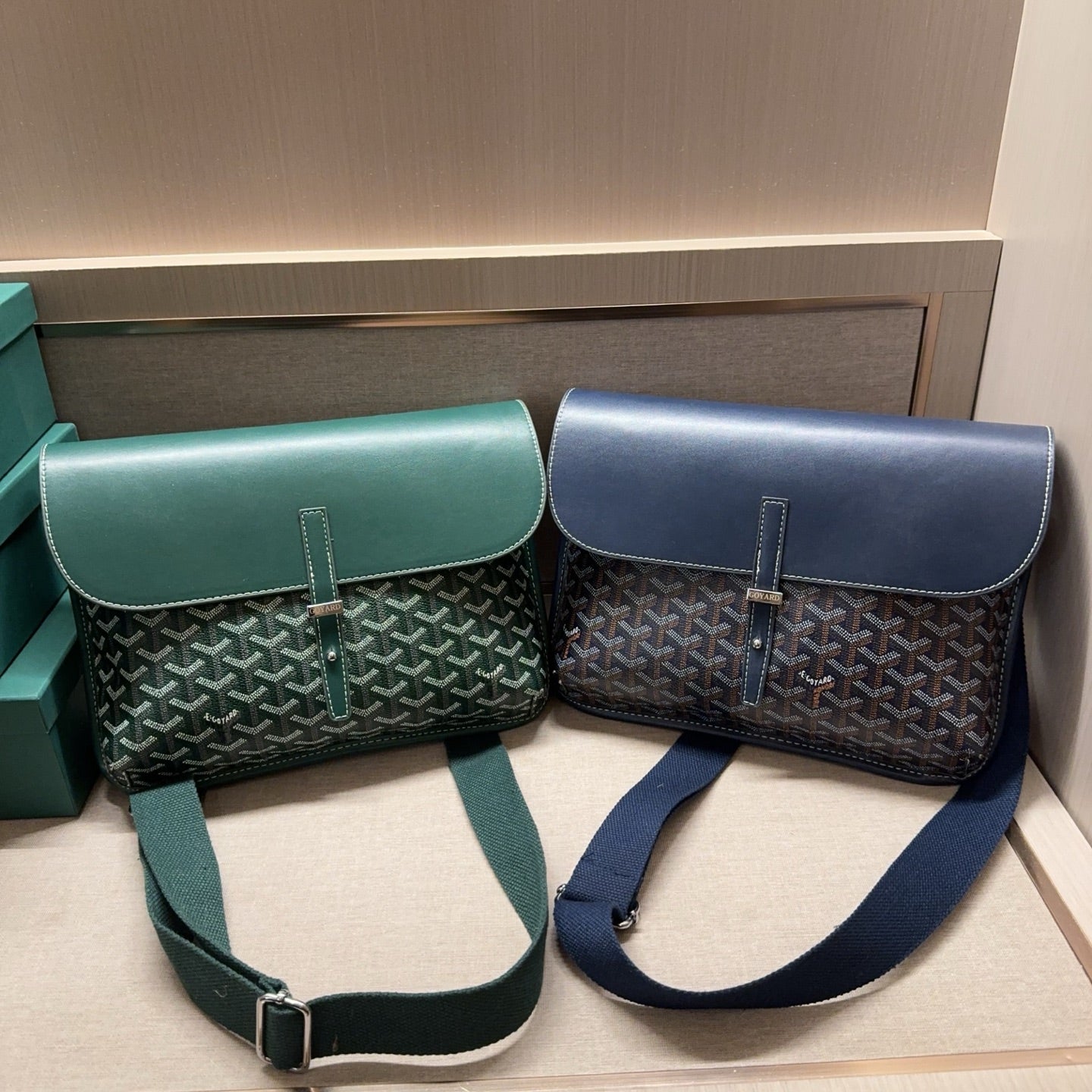 Classic messenger bag