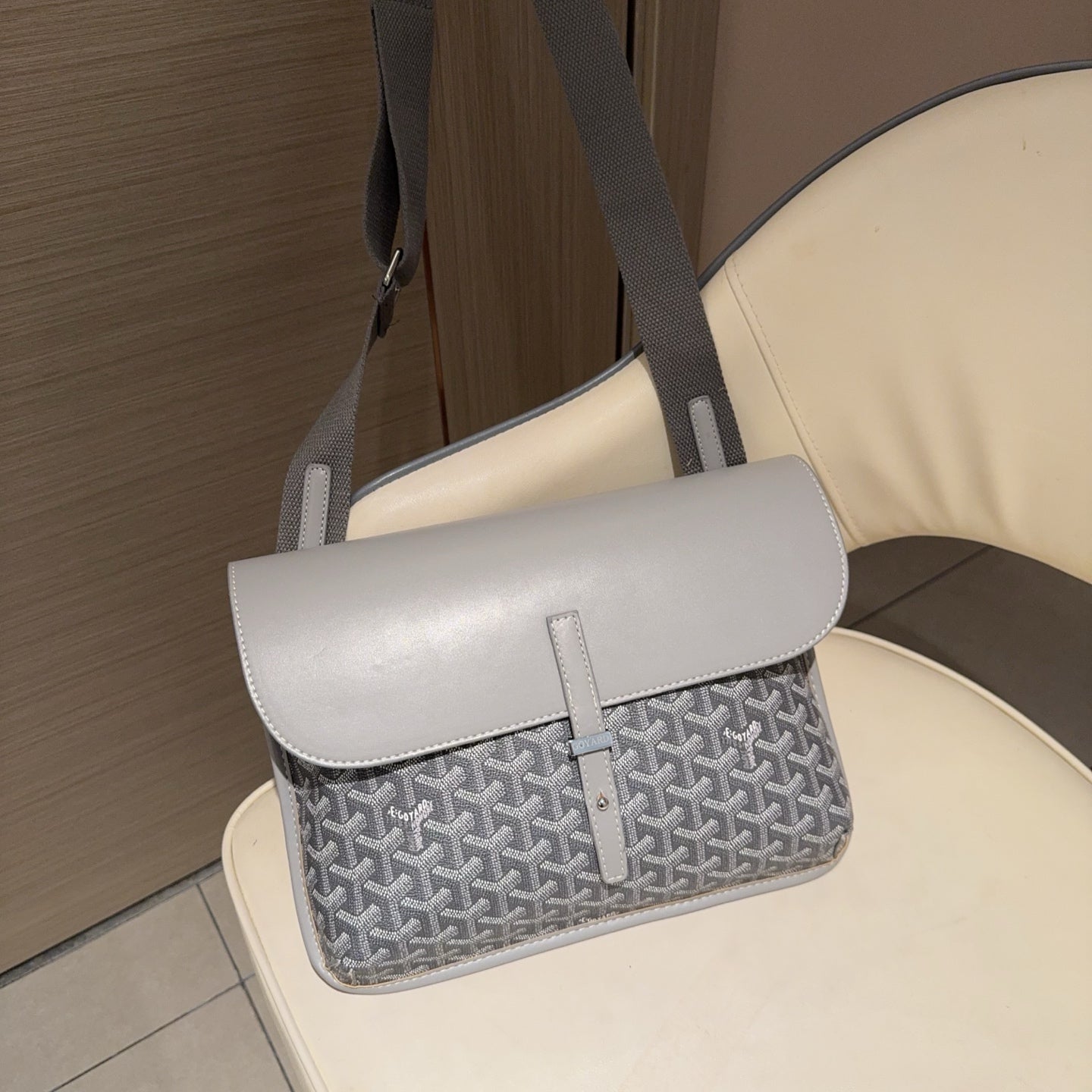 Classic messenger bag