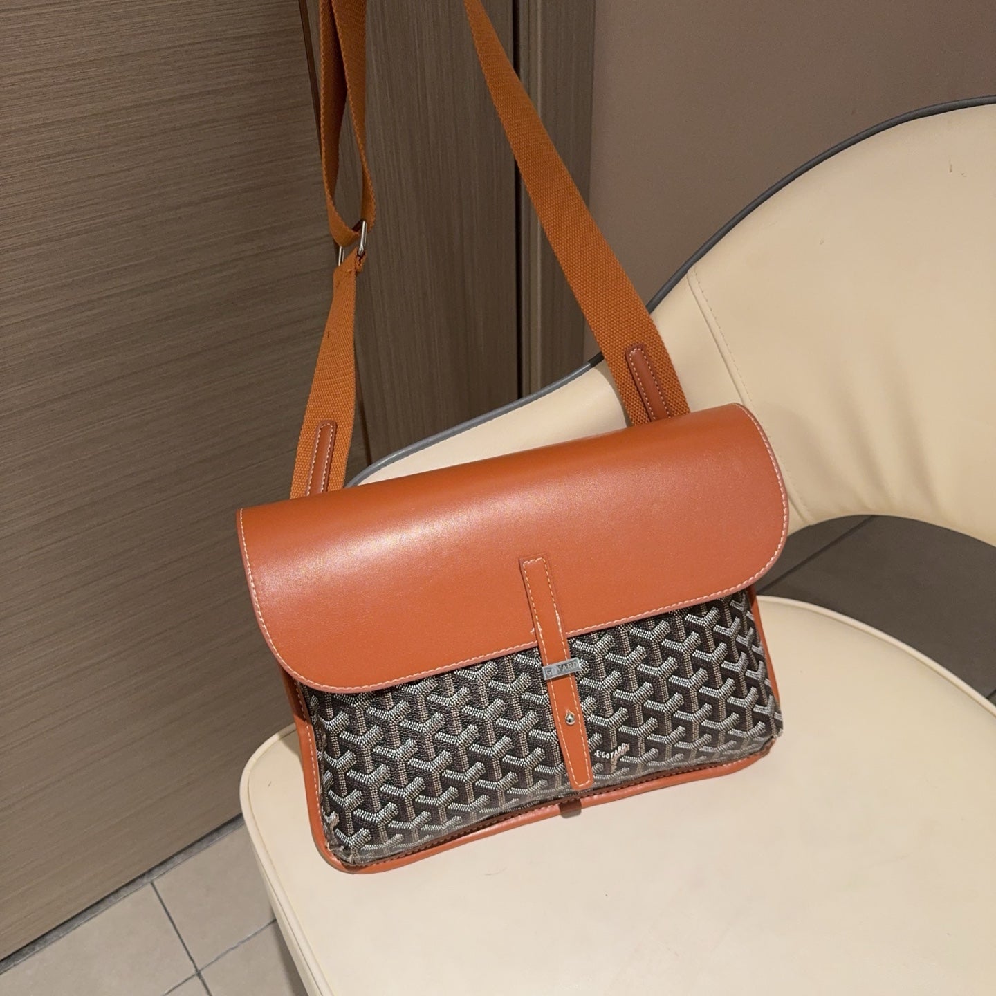 Classic messenger bag