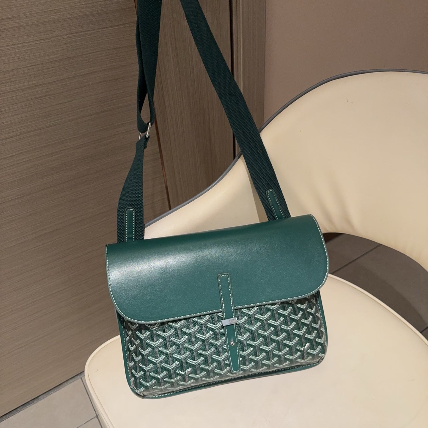 Classic messenger bag