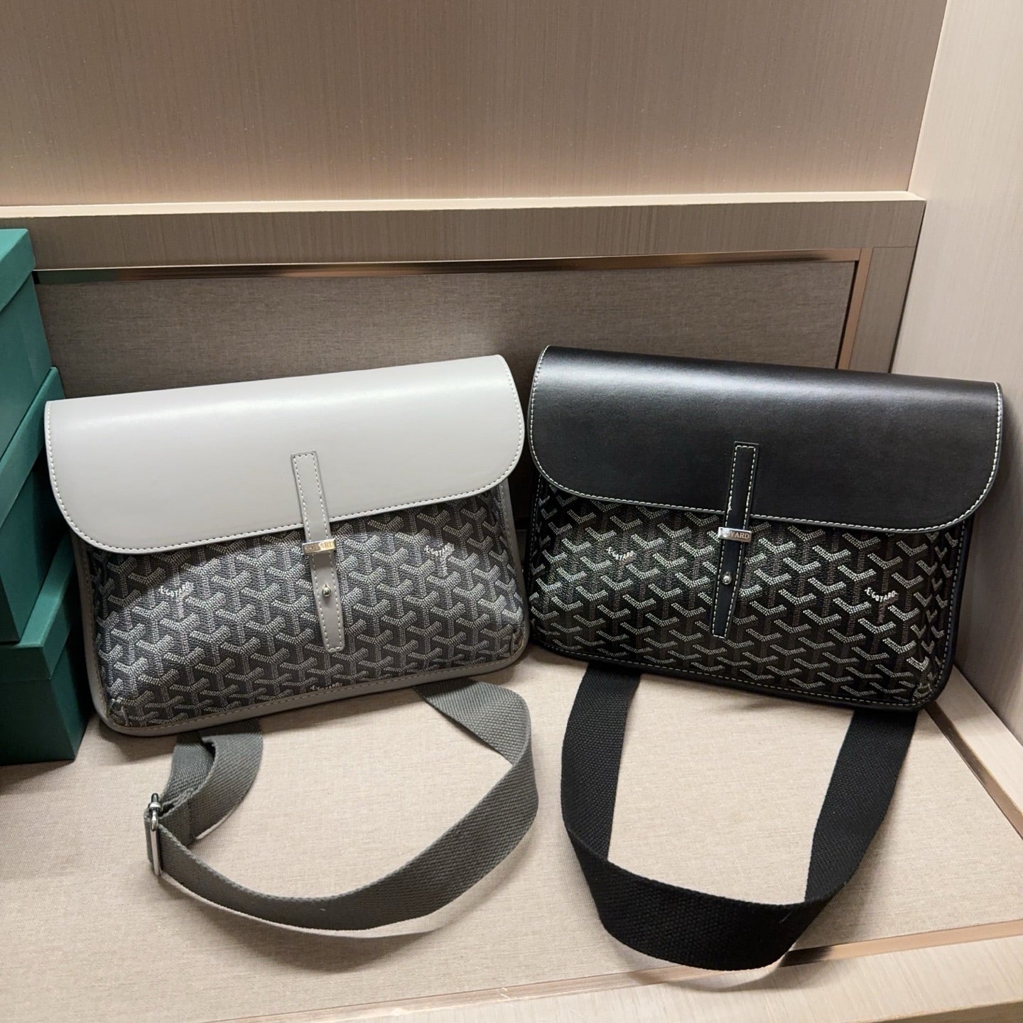 Classic messenger bag