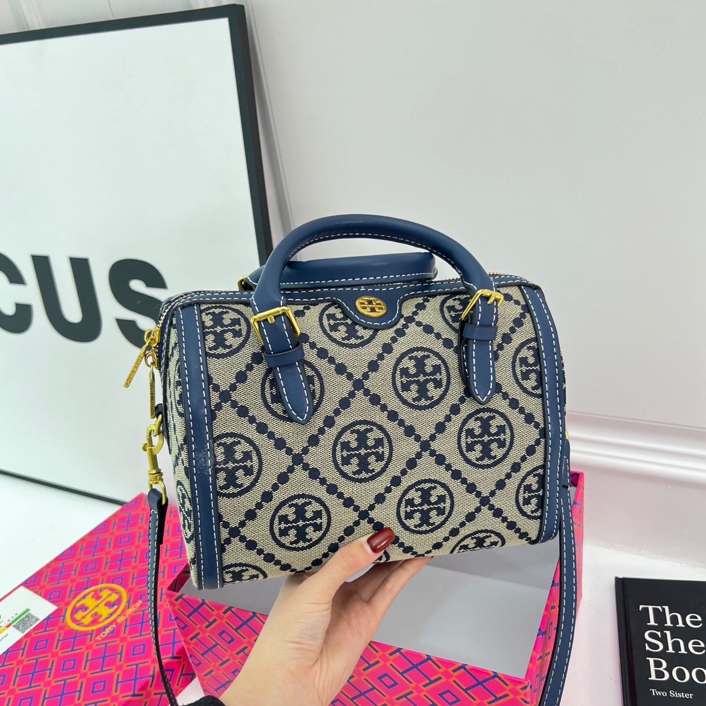 Fashionable handbag