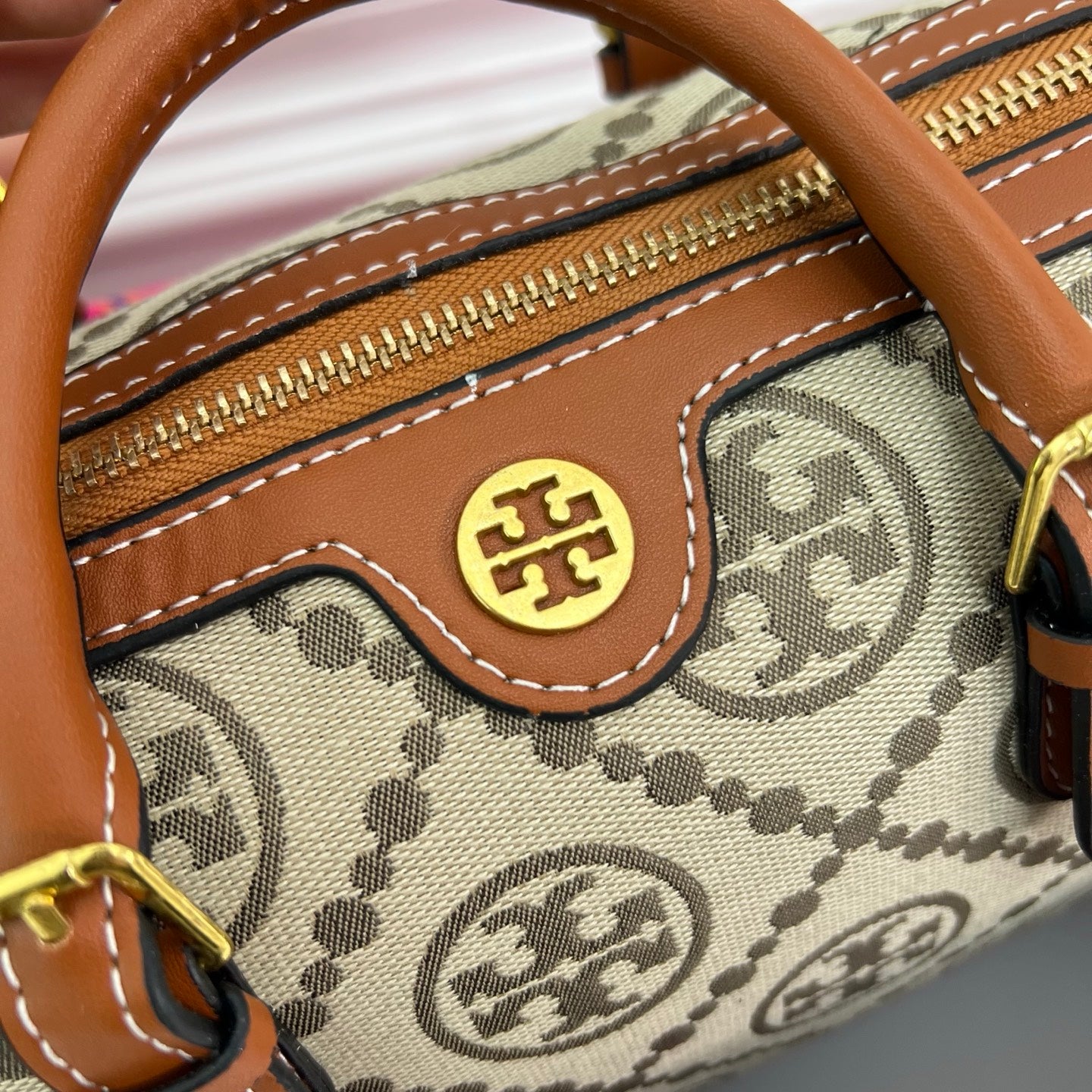 Fashionable handbag