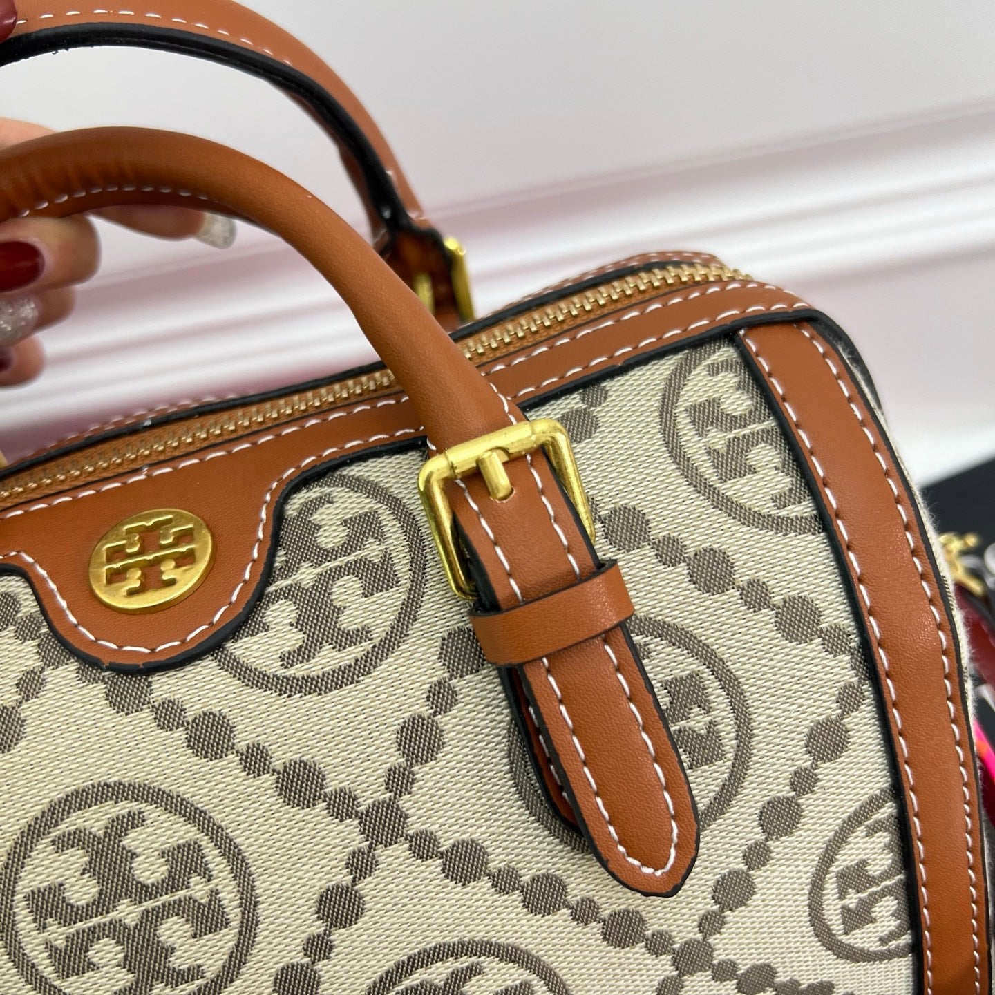 Fashionable handbag