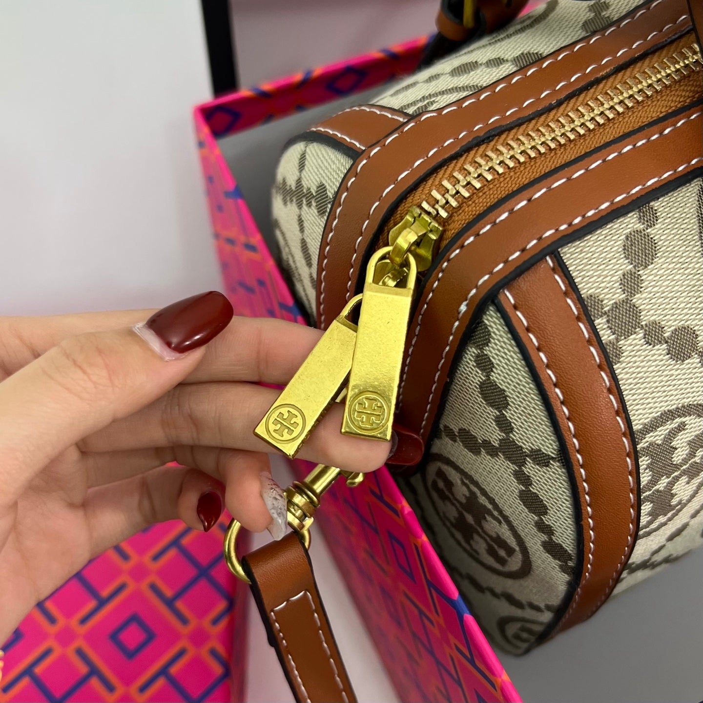 Fashionable handbag