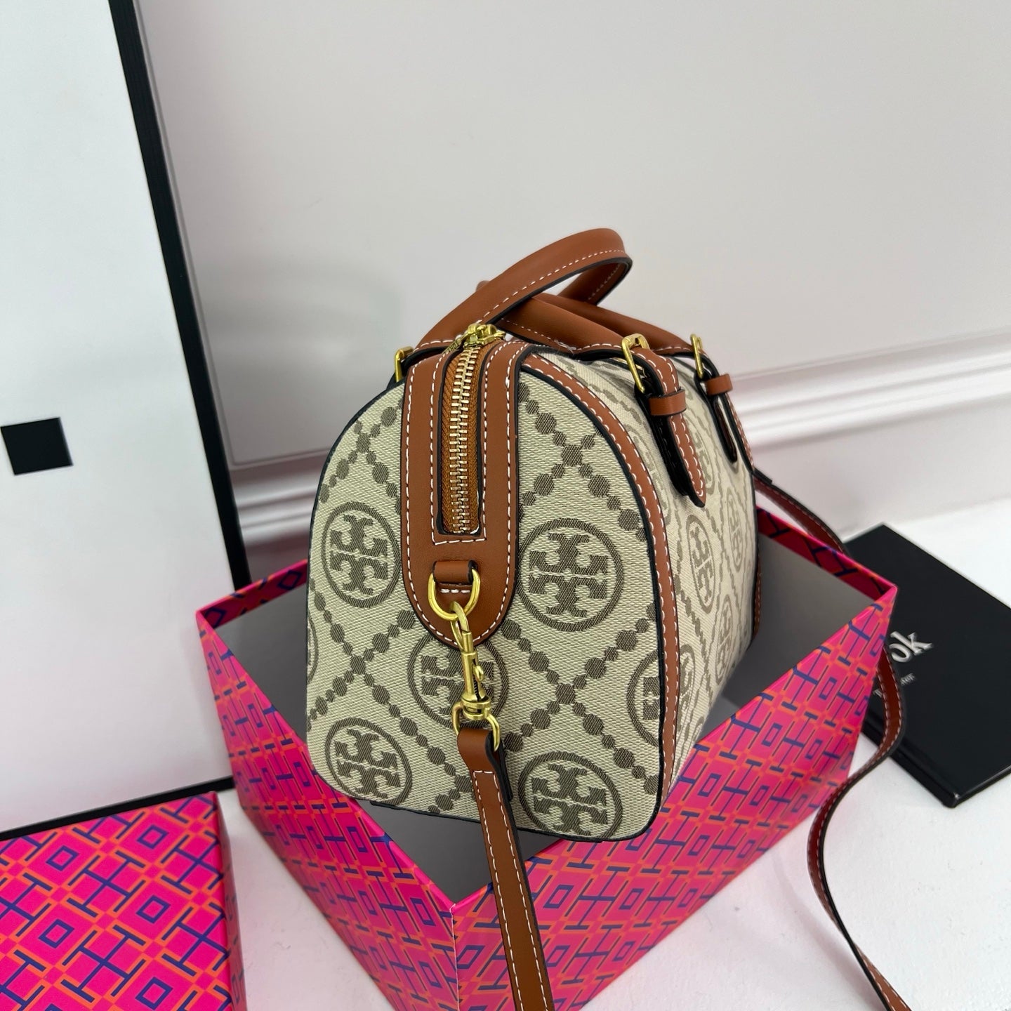 Fashionable handbag