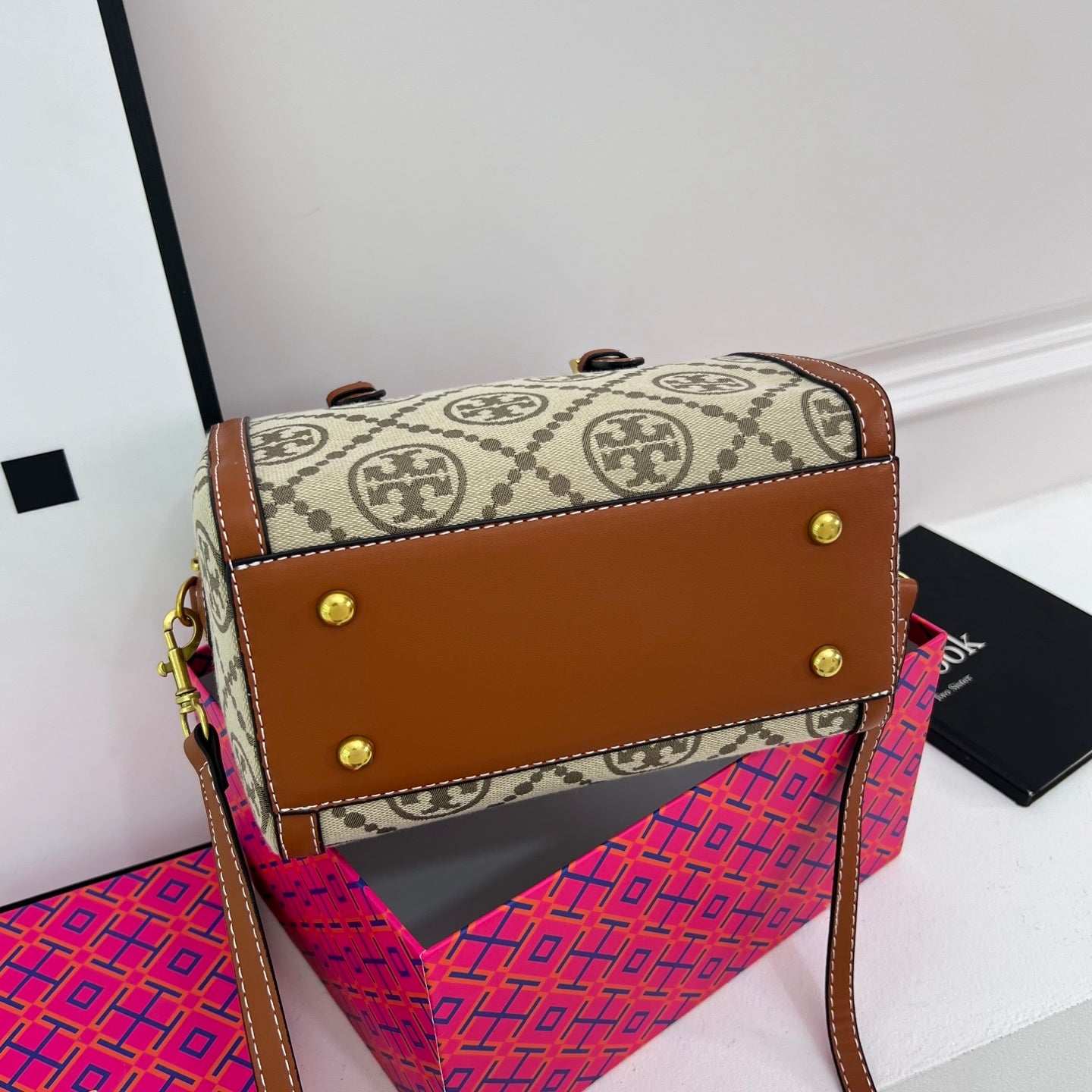 Fashionable handbag