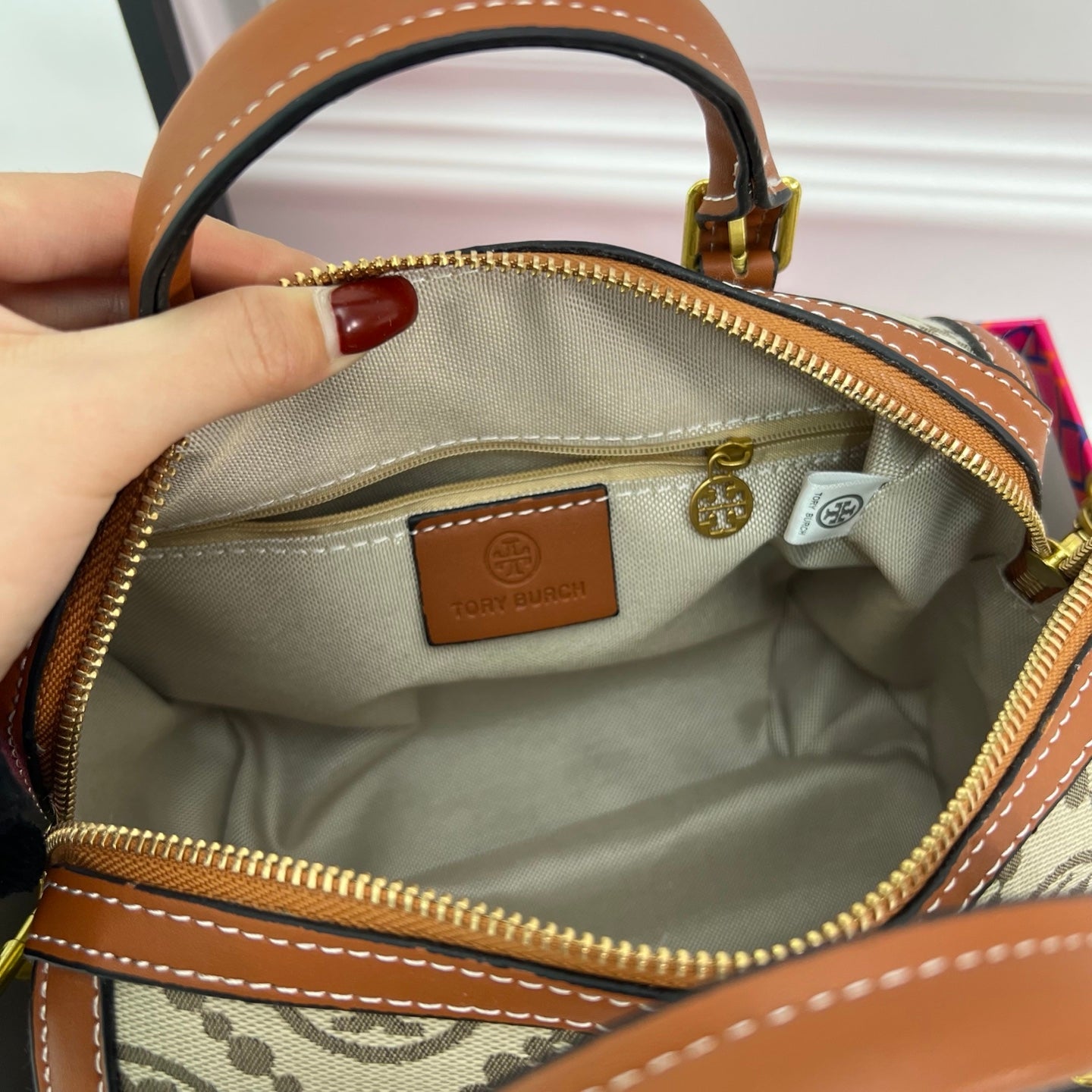 Fashionable handbag