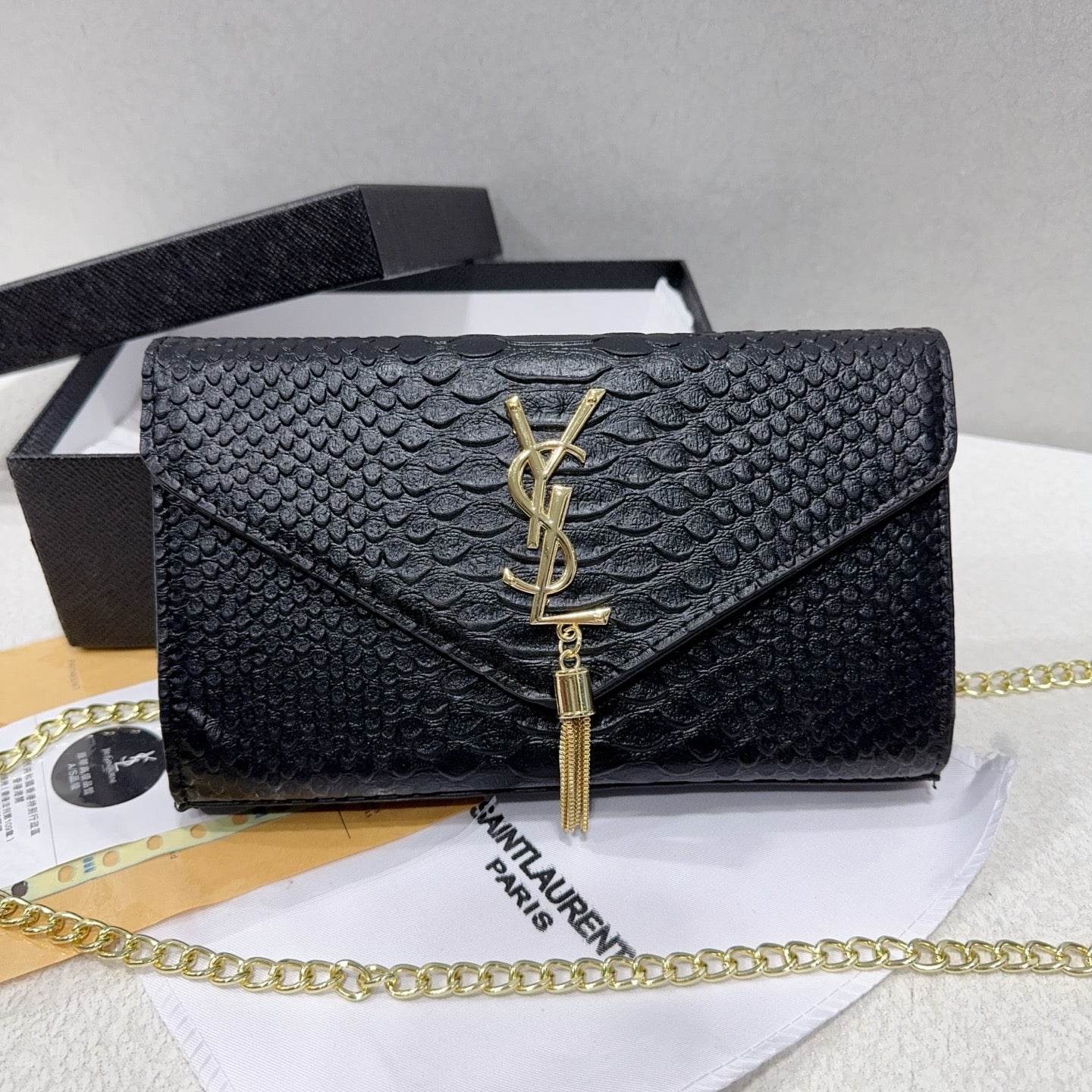 Classic and simple chain bag