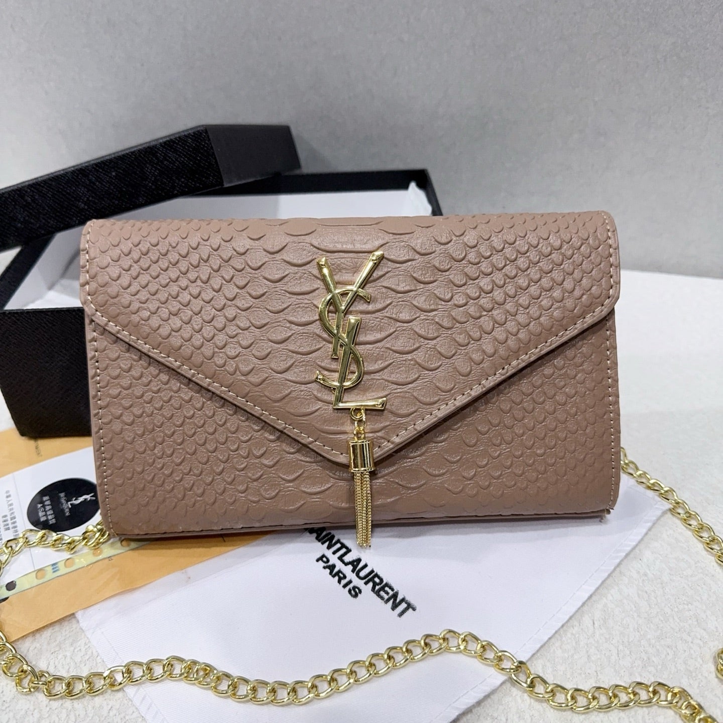 Classic and simple chain bag