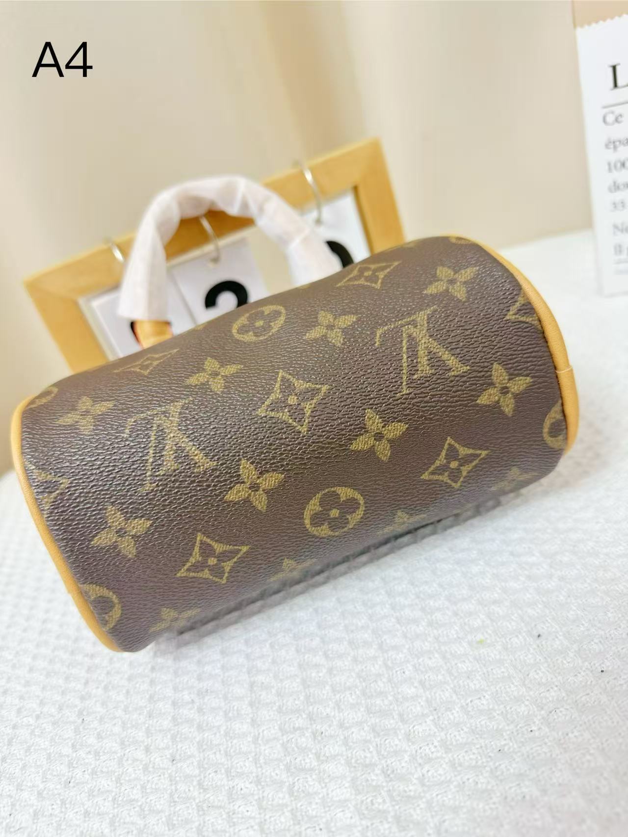 Fashionable handbag