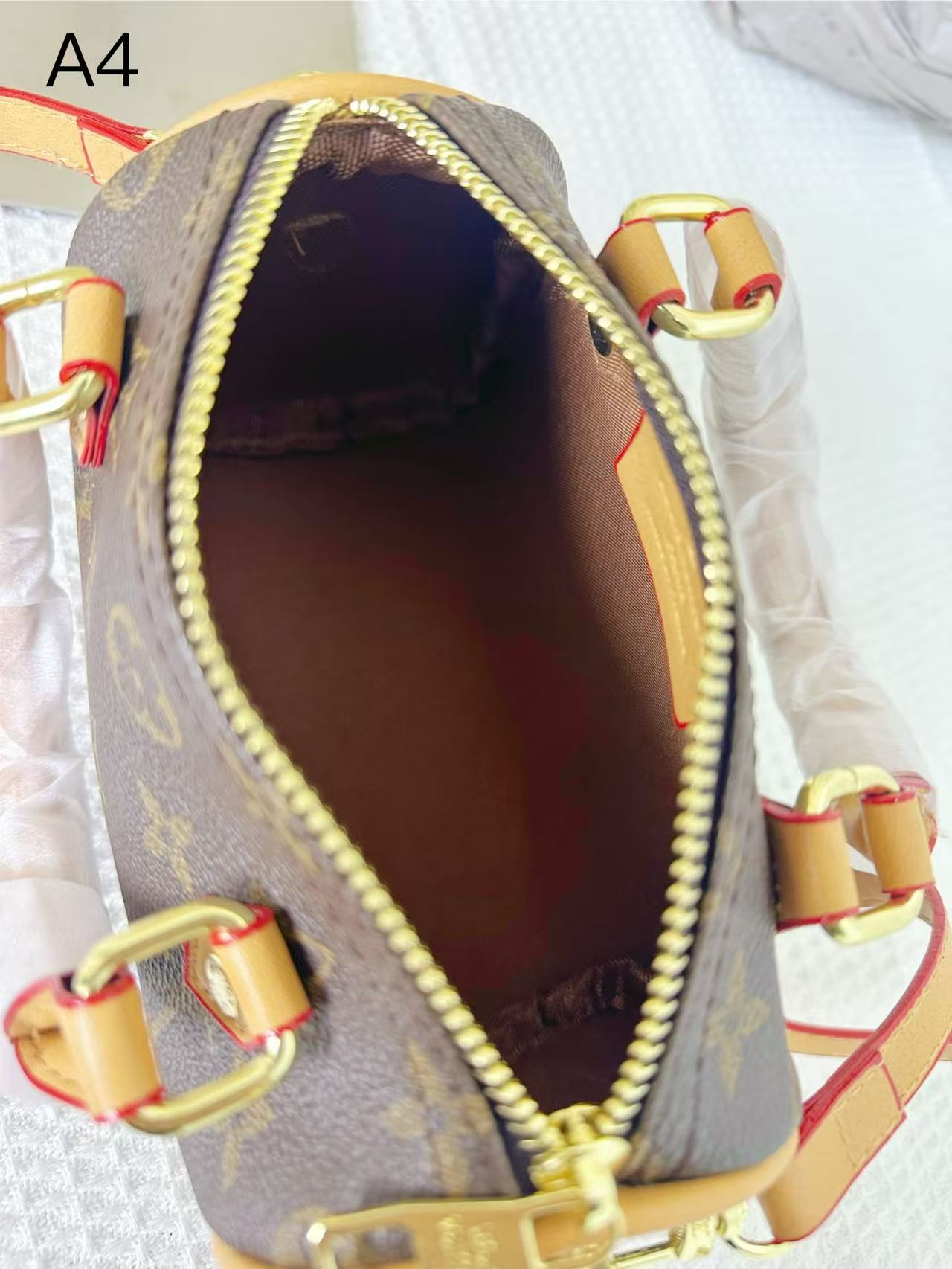 Fashionable handbag
